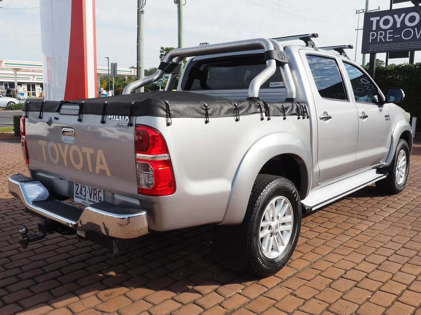 2015 Toyota Hilux Gallery Image 4