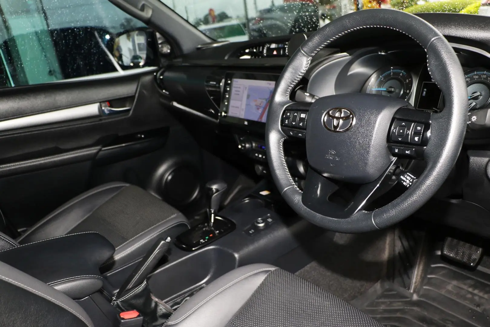 2024 Toyota Hilux Gallery Image 6