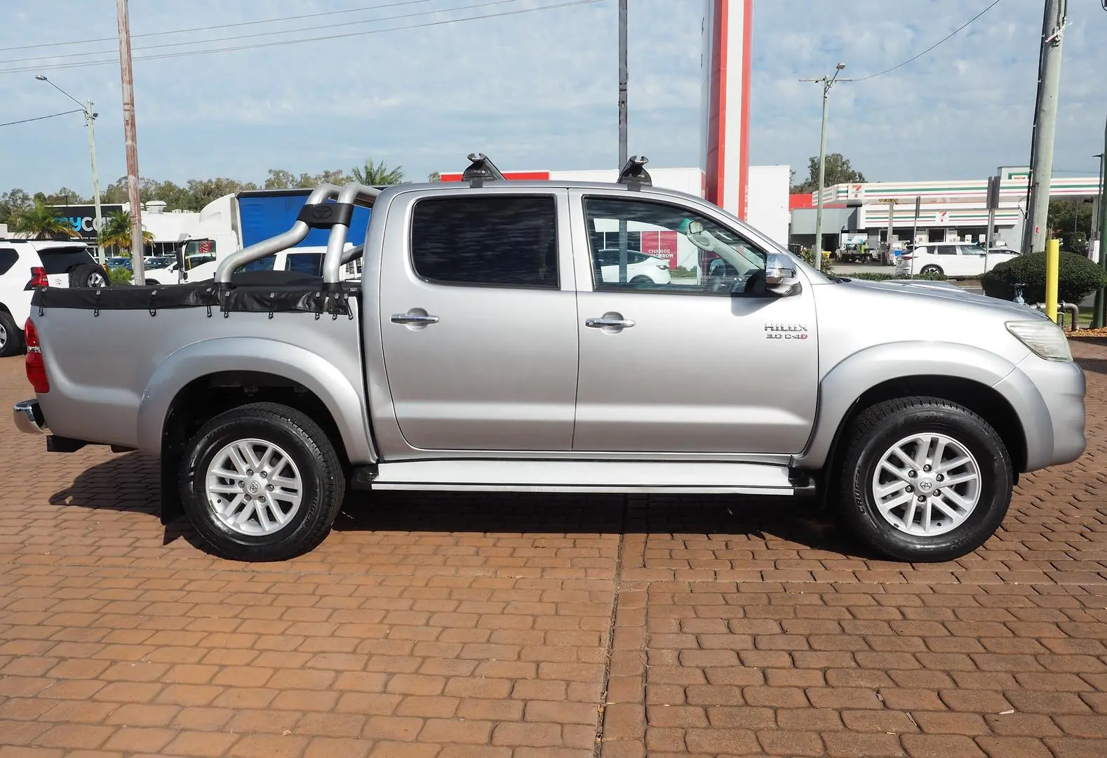 2015 Toyota Hilux Gallery Image 3