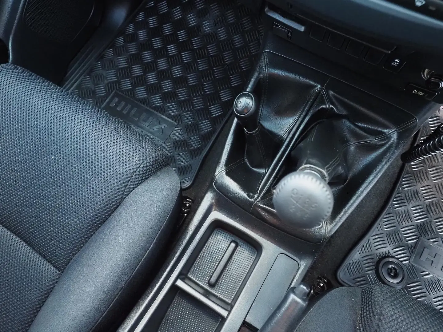 2015 Toyota Hilux Gallery Image 22