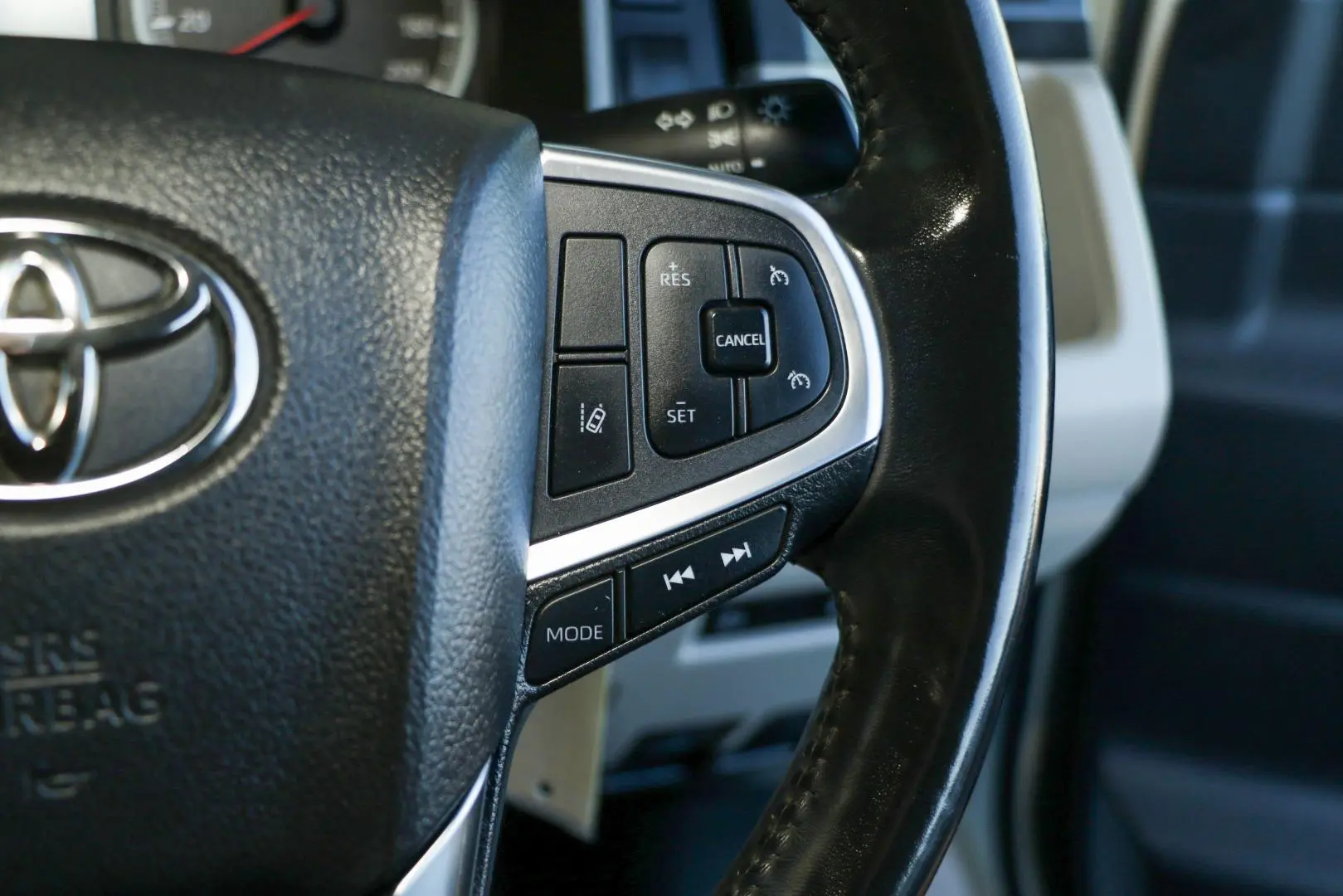 2022 Toyota Hiace Gallery Image 13