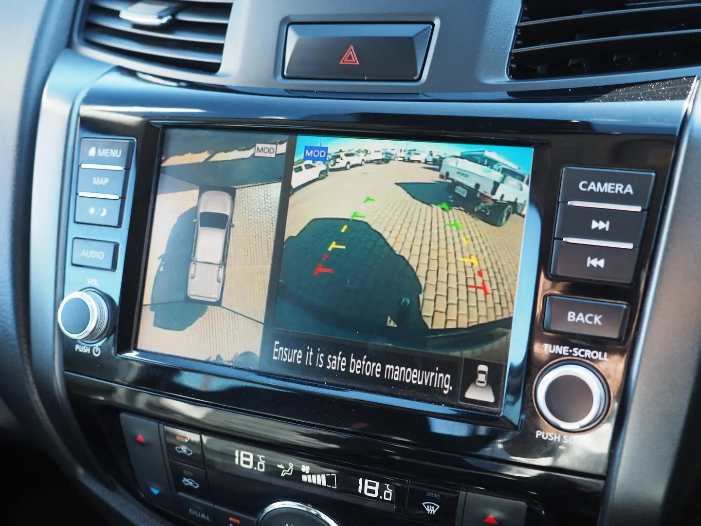 2021 Nissan Navara Gallery Image 16