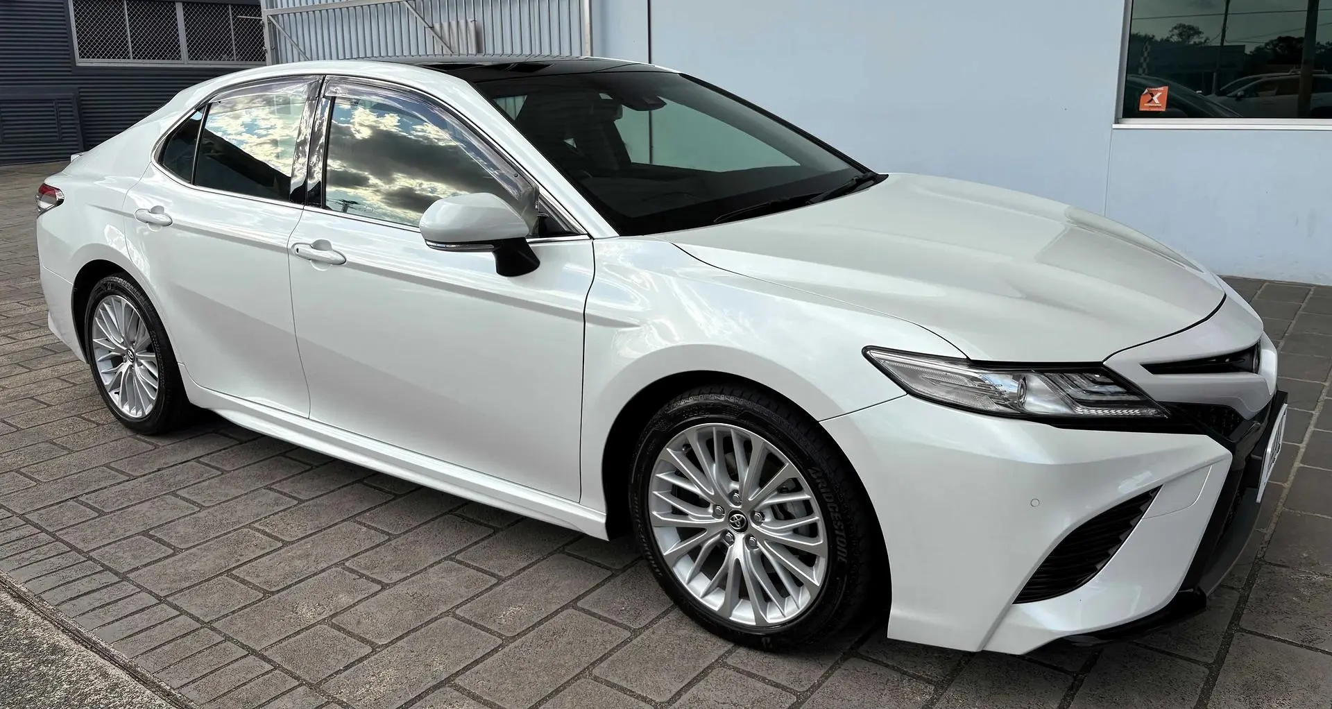 2019 Toyota Camry Gallery Image 10