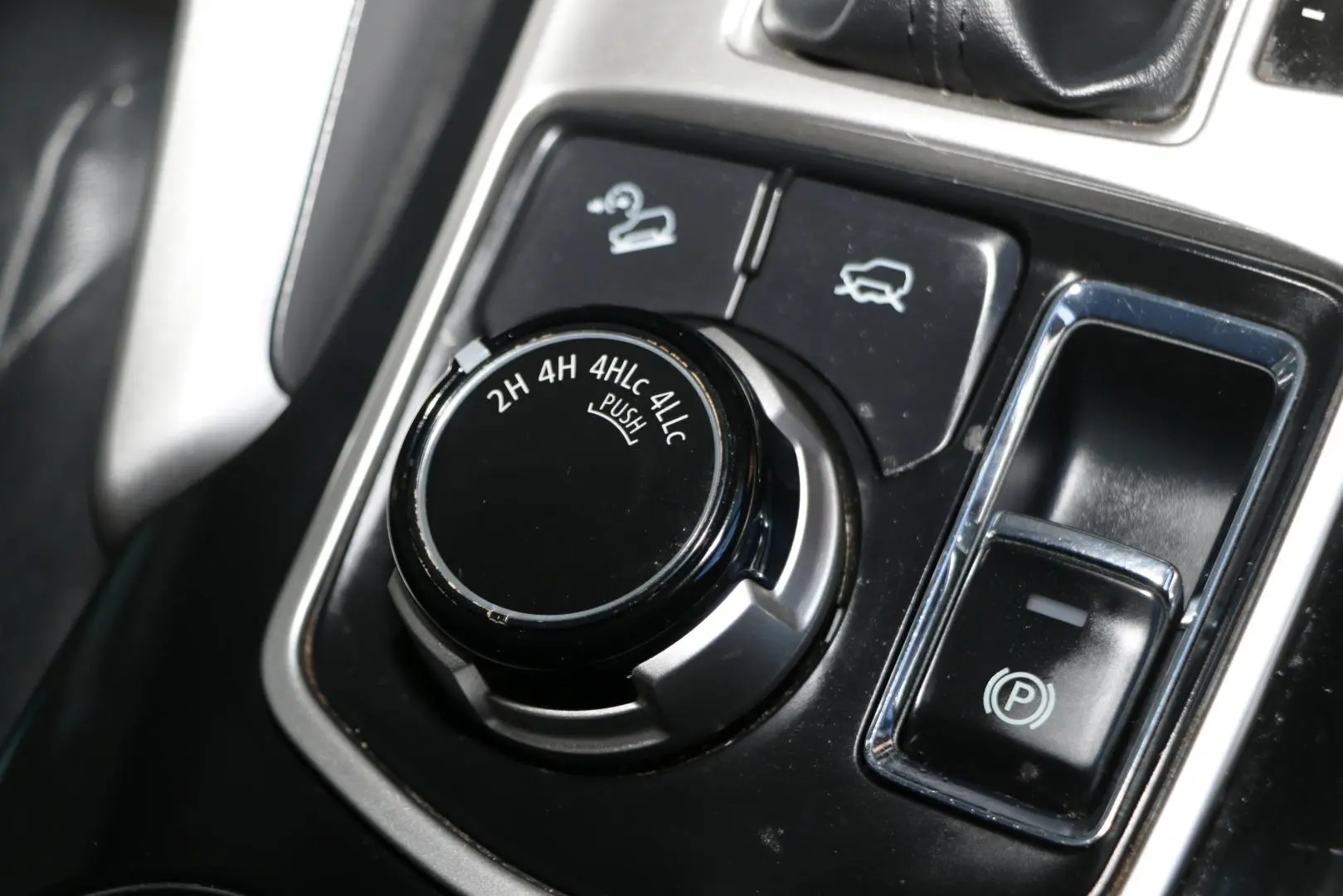2016 Mitsubishi Pajero Sport Gallery Image 14