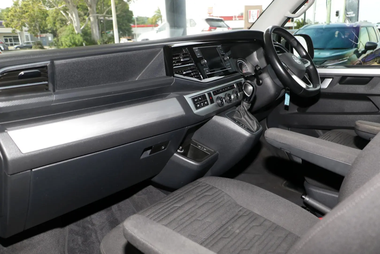 2021 Volkswagen Multivan Gallery Image 7