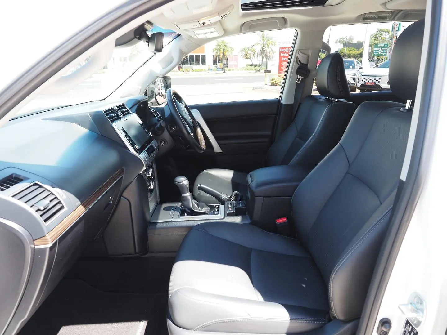 2022 Toyota Landcruiser Prado Gallery Image 21