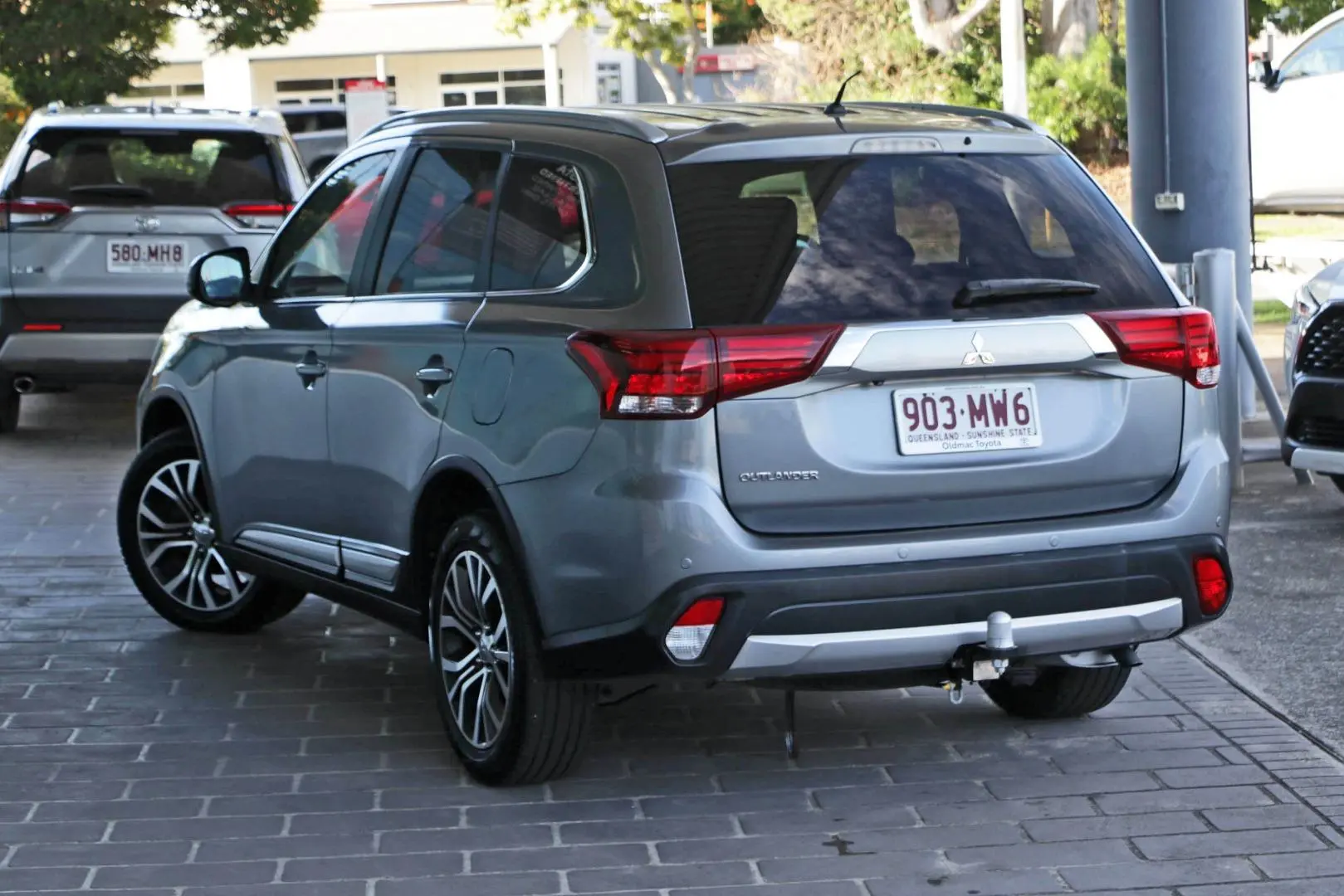 2016 Mitsubishi Outlander Gallery Image 2