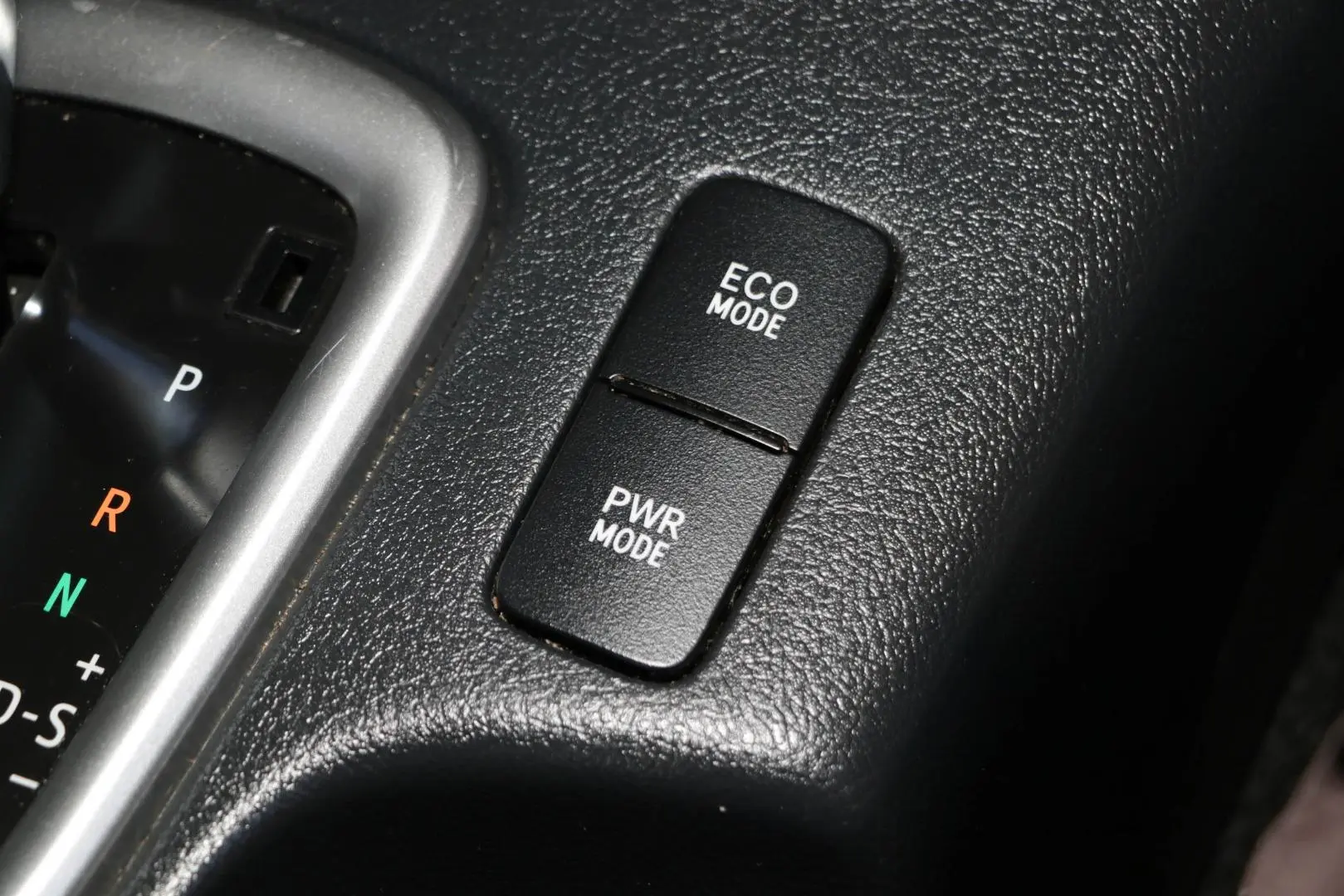 2016 Toyota Hilux Gallery Image 17