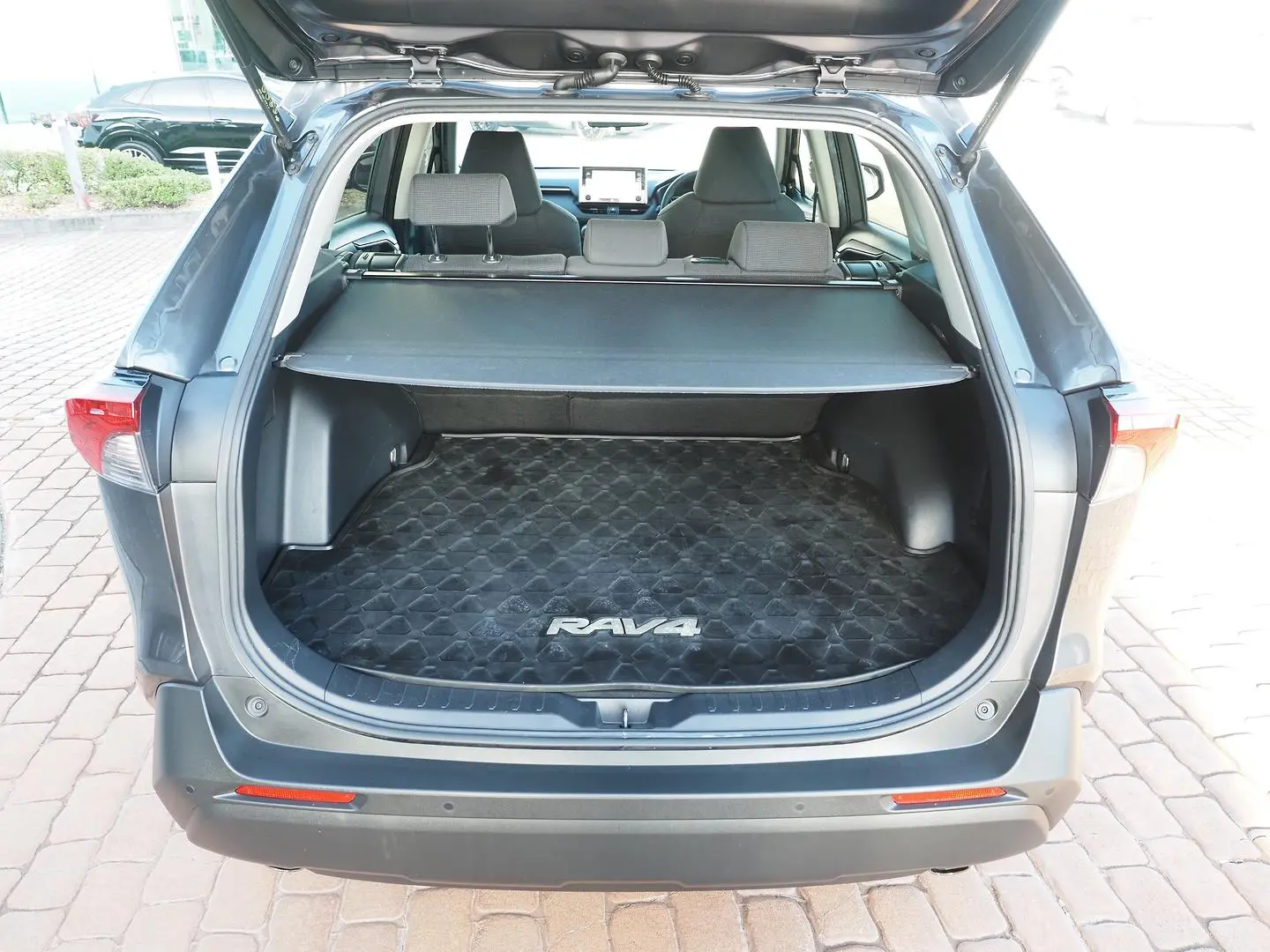 2019 Toyota RAV4 Gallery Image 12