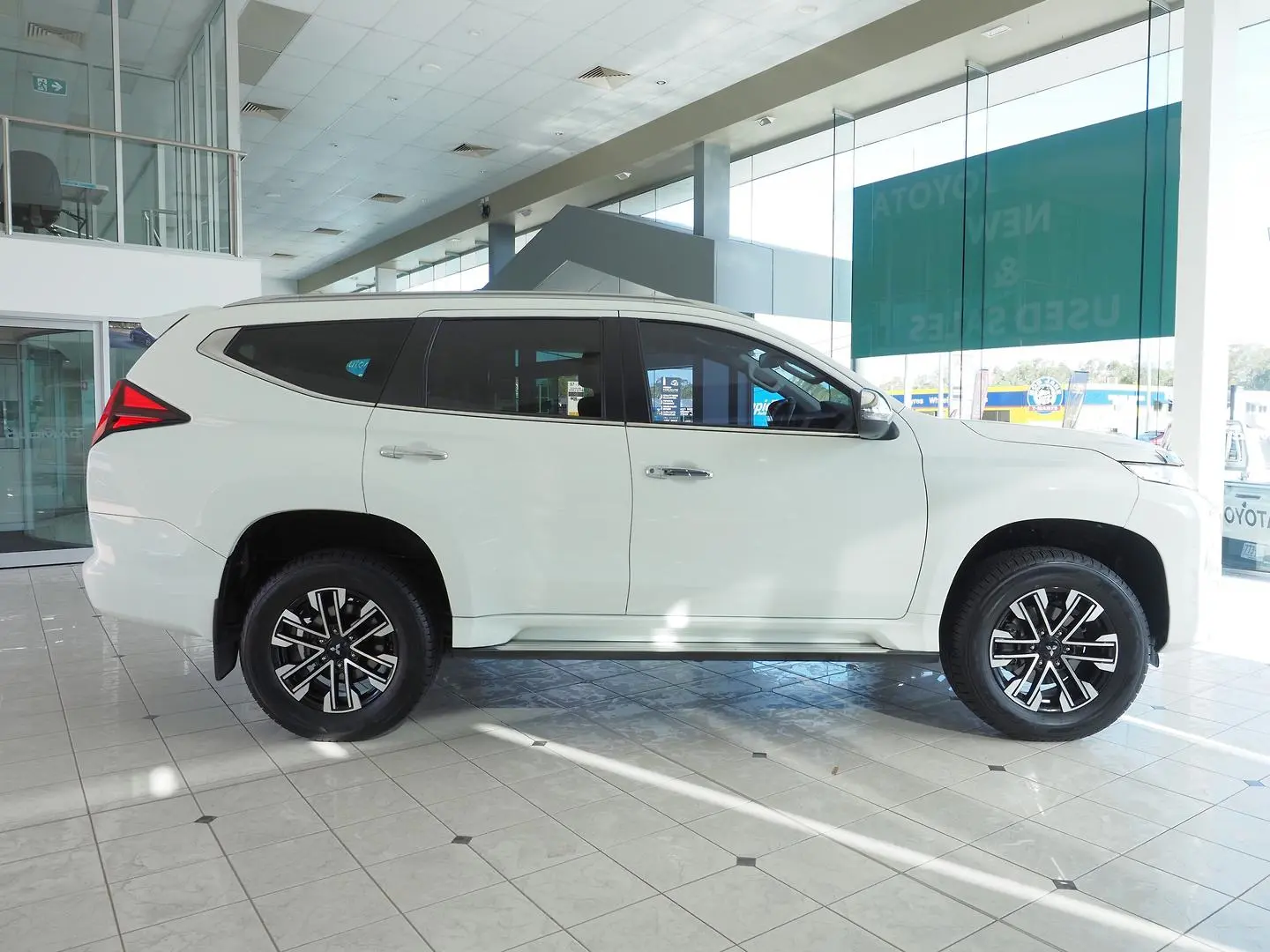 2022 Mitsubishi Pajero Sport Gallery Image 6