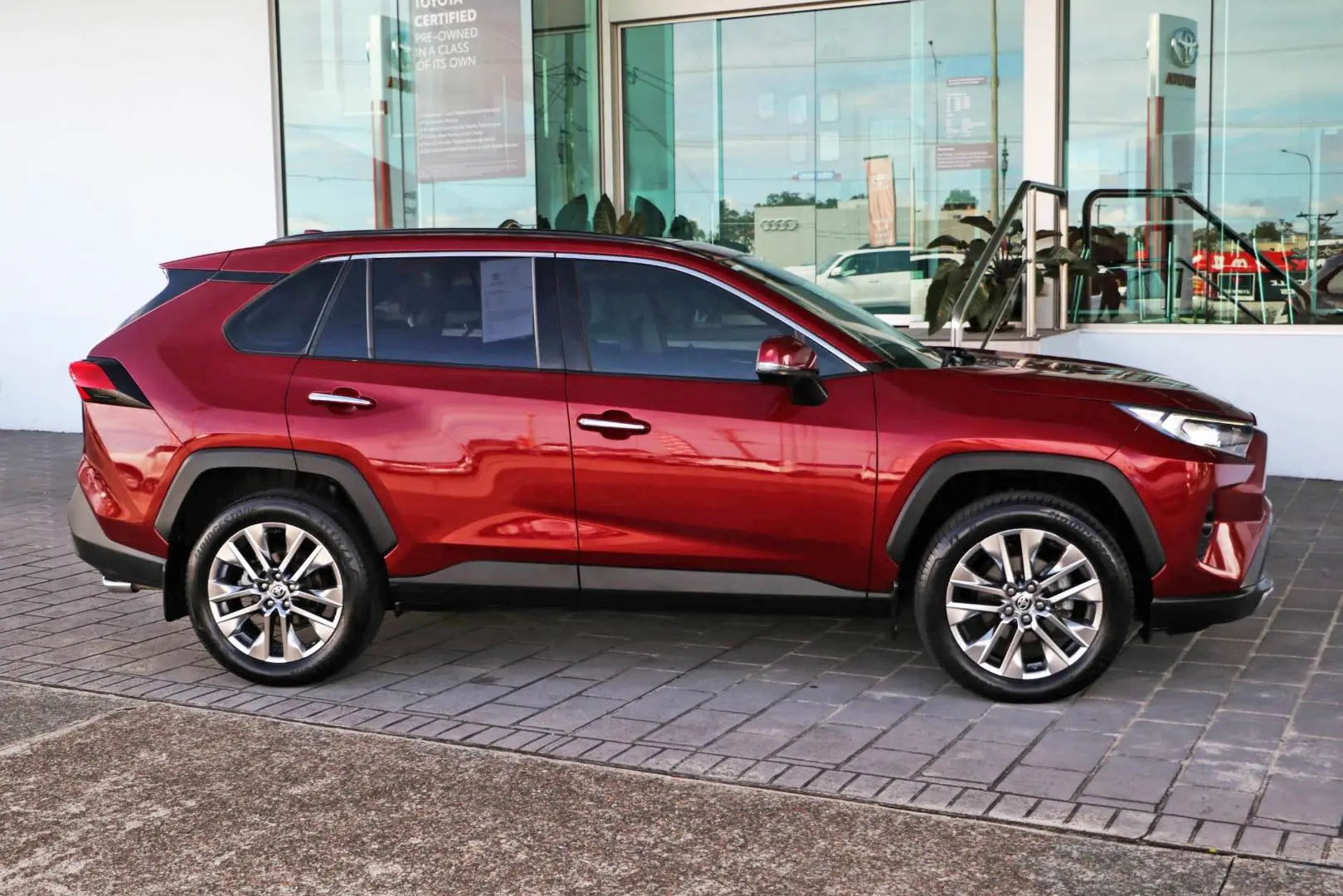 2021 Toyota RAV4 Gallery Image 7