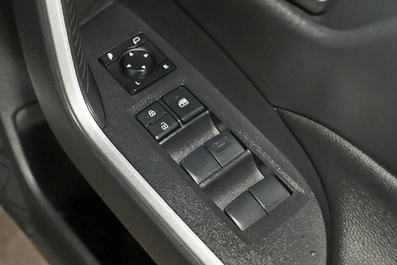 2025 Toyota RAV4 Gallery Image 18