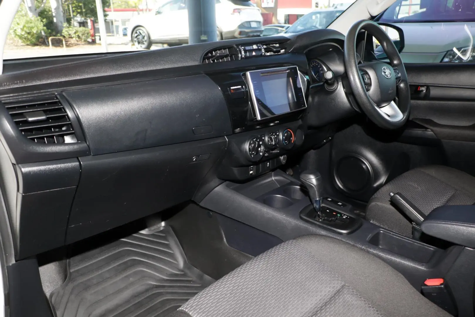 2020 Toyota Hilux Gallery Image 8