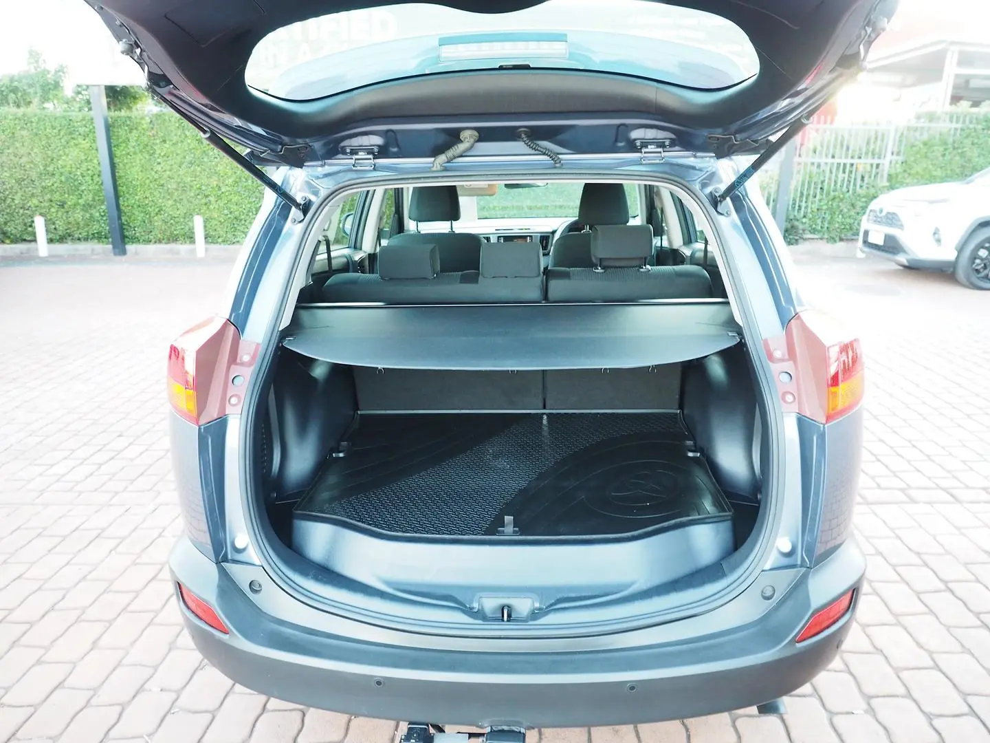 2013 Toyota RAV4 Gallery Image 13