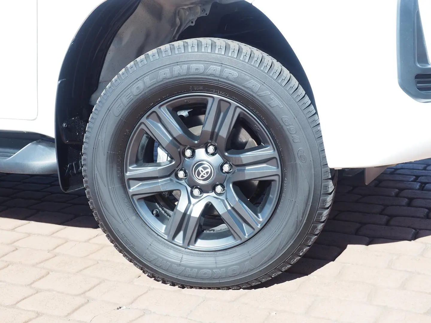 2022 Toyota Hilux Gallery Image 11