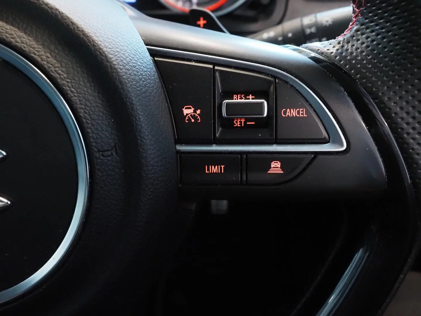 2020 Suzuki Swift Gallery Image 19