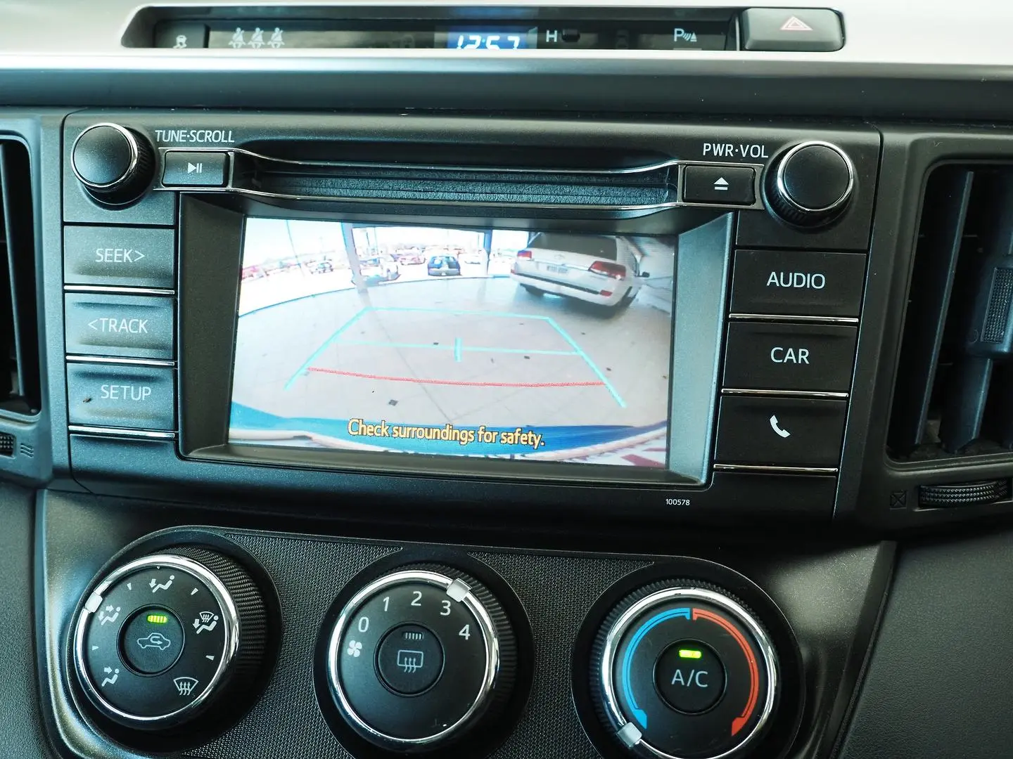 2017 Toyota RAV4 Gallery Image 24