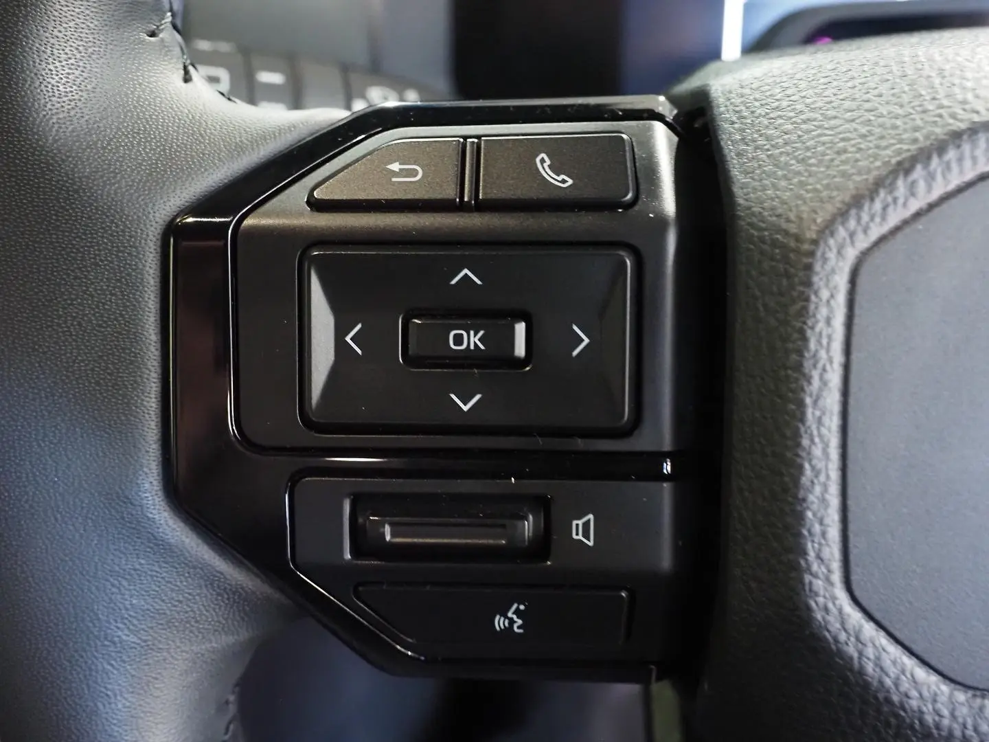 2025 Toyota Landcruiser Prado Gallery Image 28