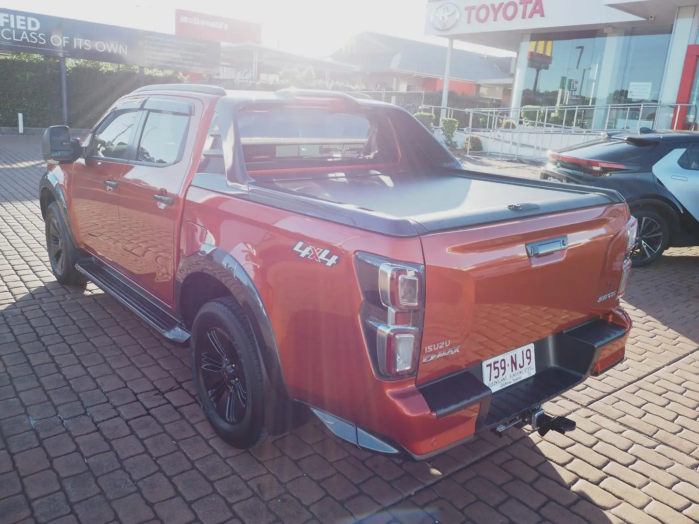2022 Isuzu D-MAX Gallery Image 9