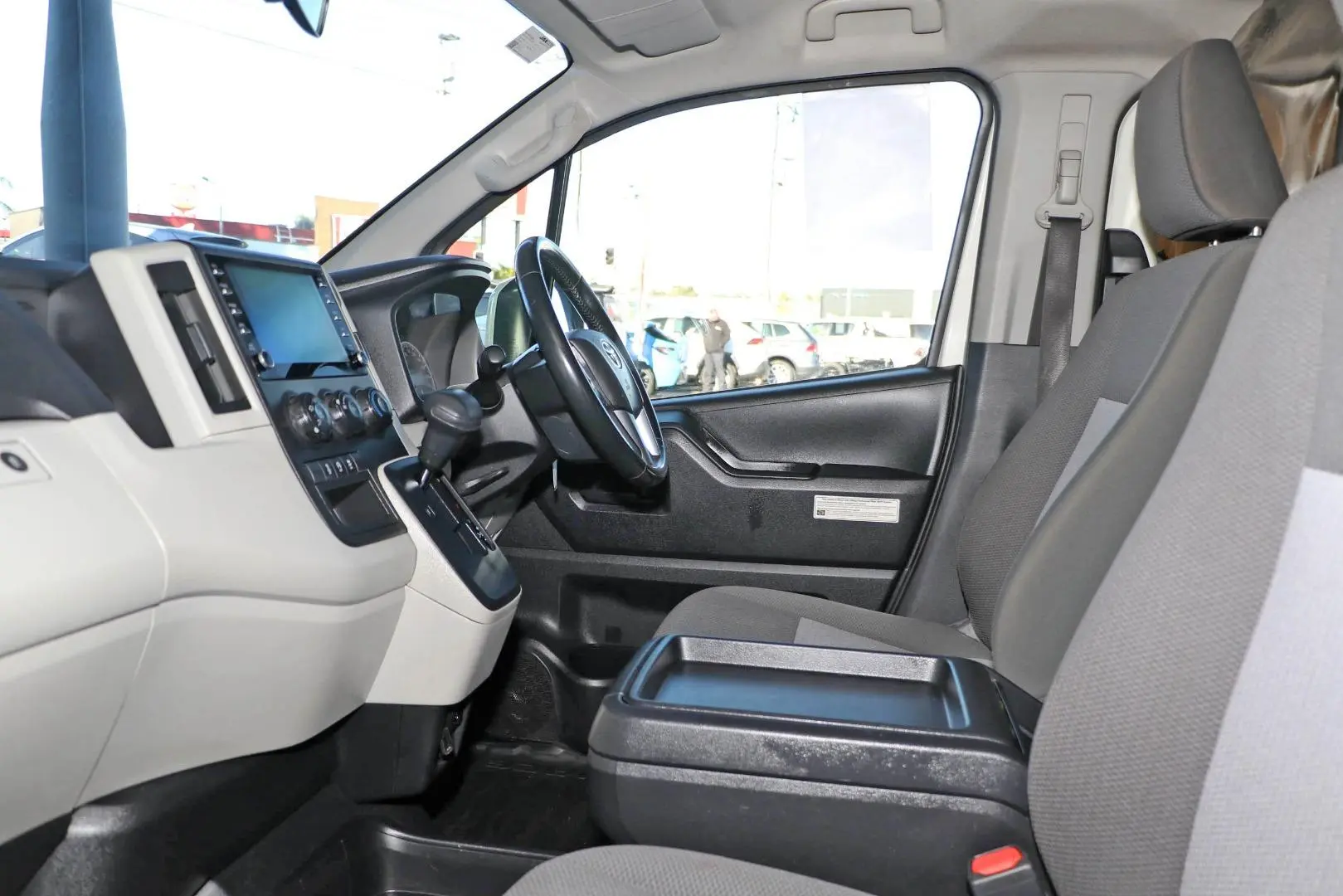 2021 Toyota Hiace Gallery Image 8