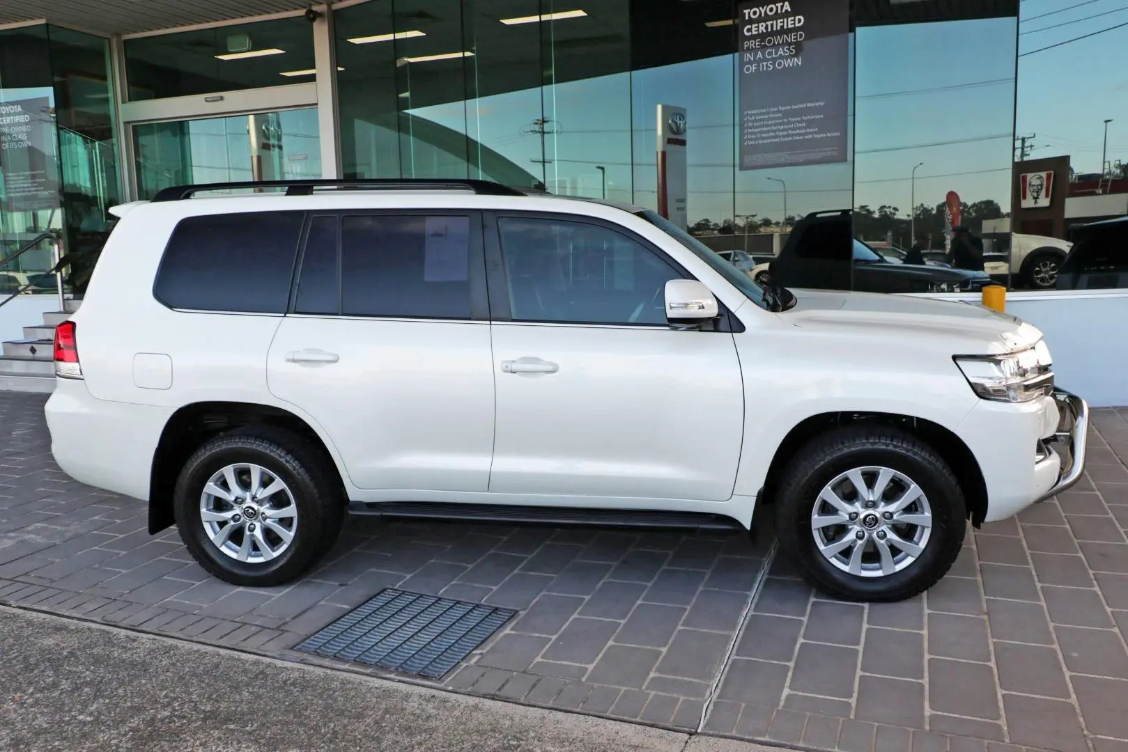 2018 Toyota Landcruiser Gallery Image 5