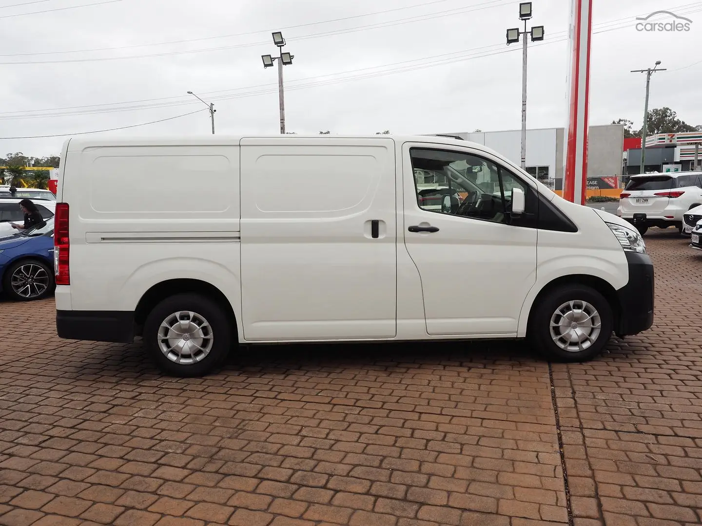 2021 Toyota Hiace Image 4