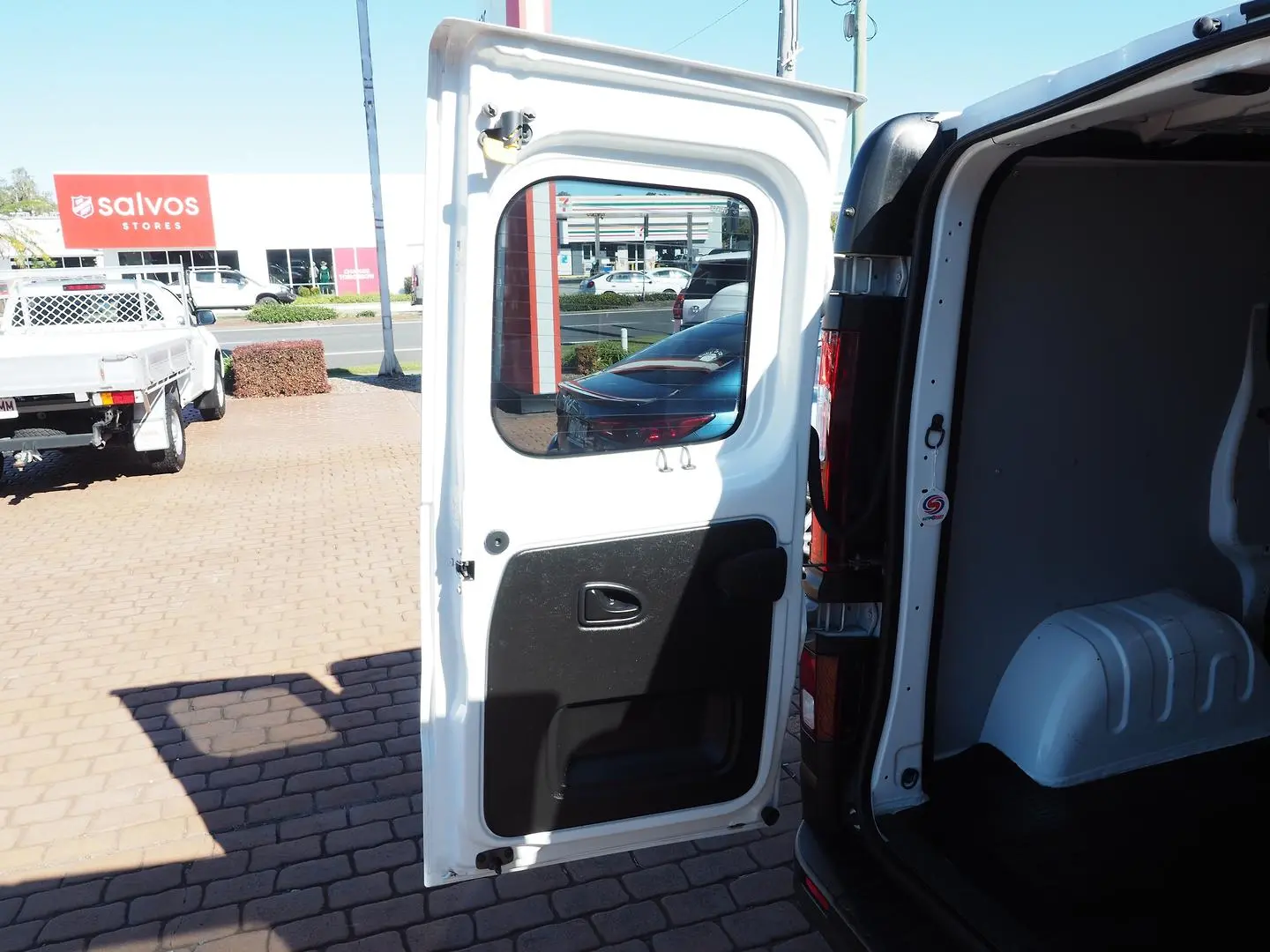 2021 Mitsubishi Express Gallery Image 12