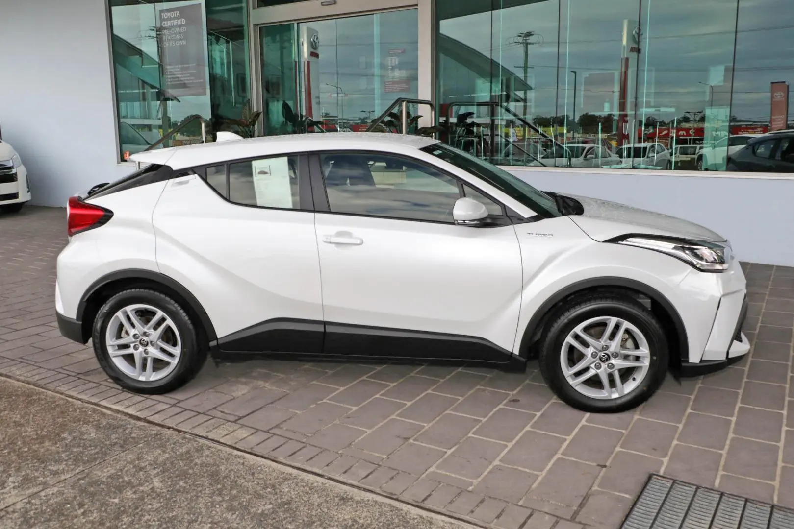 2023 Toyota C-HR Gallery Image 5