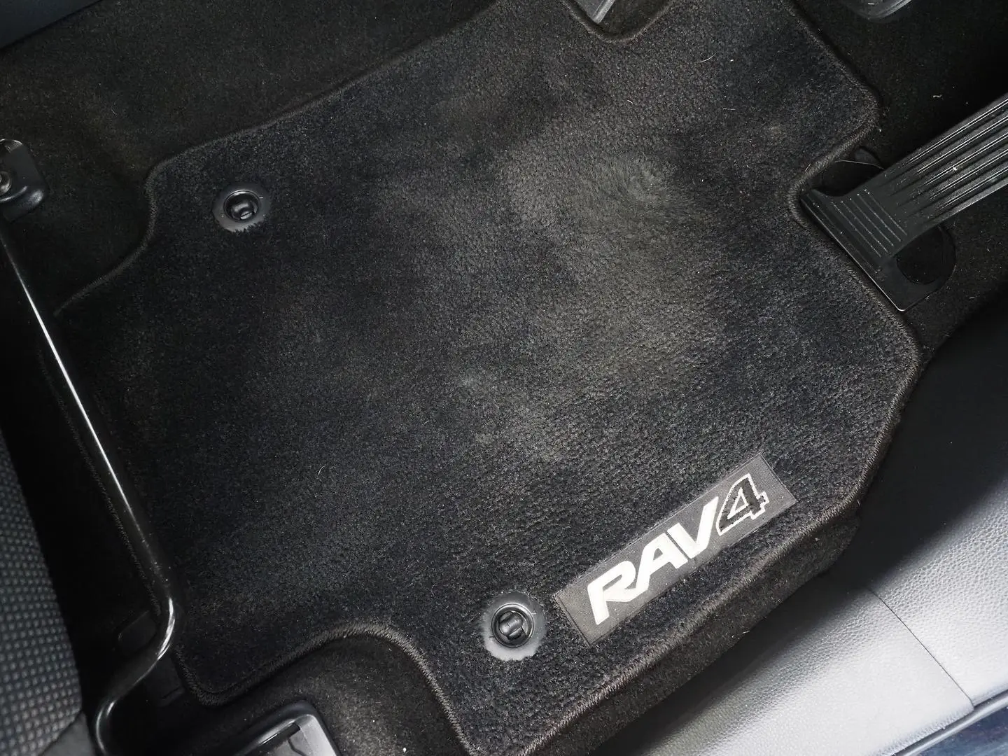 2020 Toyota RAV4 Gallery Image 18