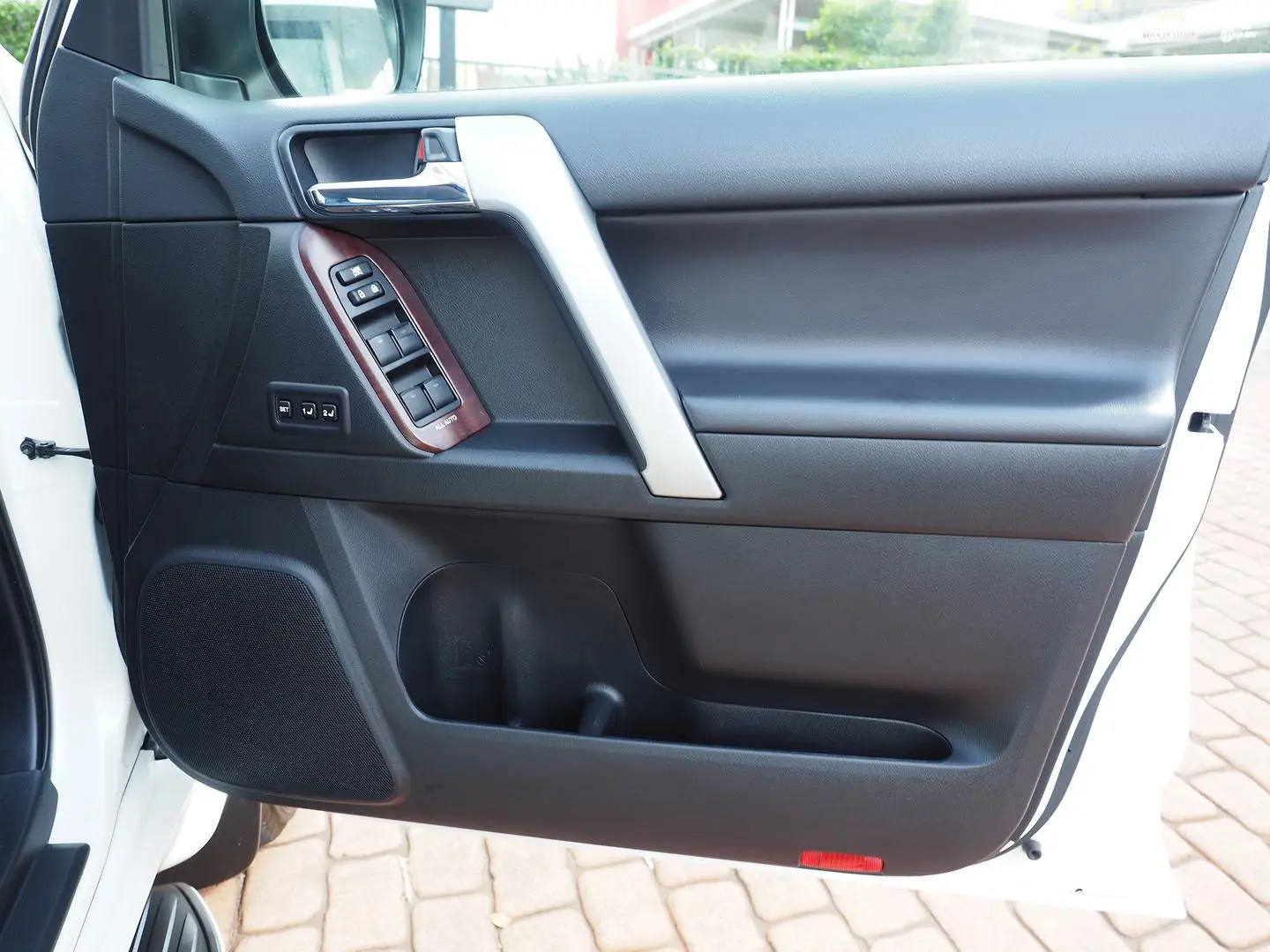 2015 Toyota Landcruiser Prado Gallery Image 22