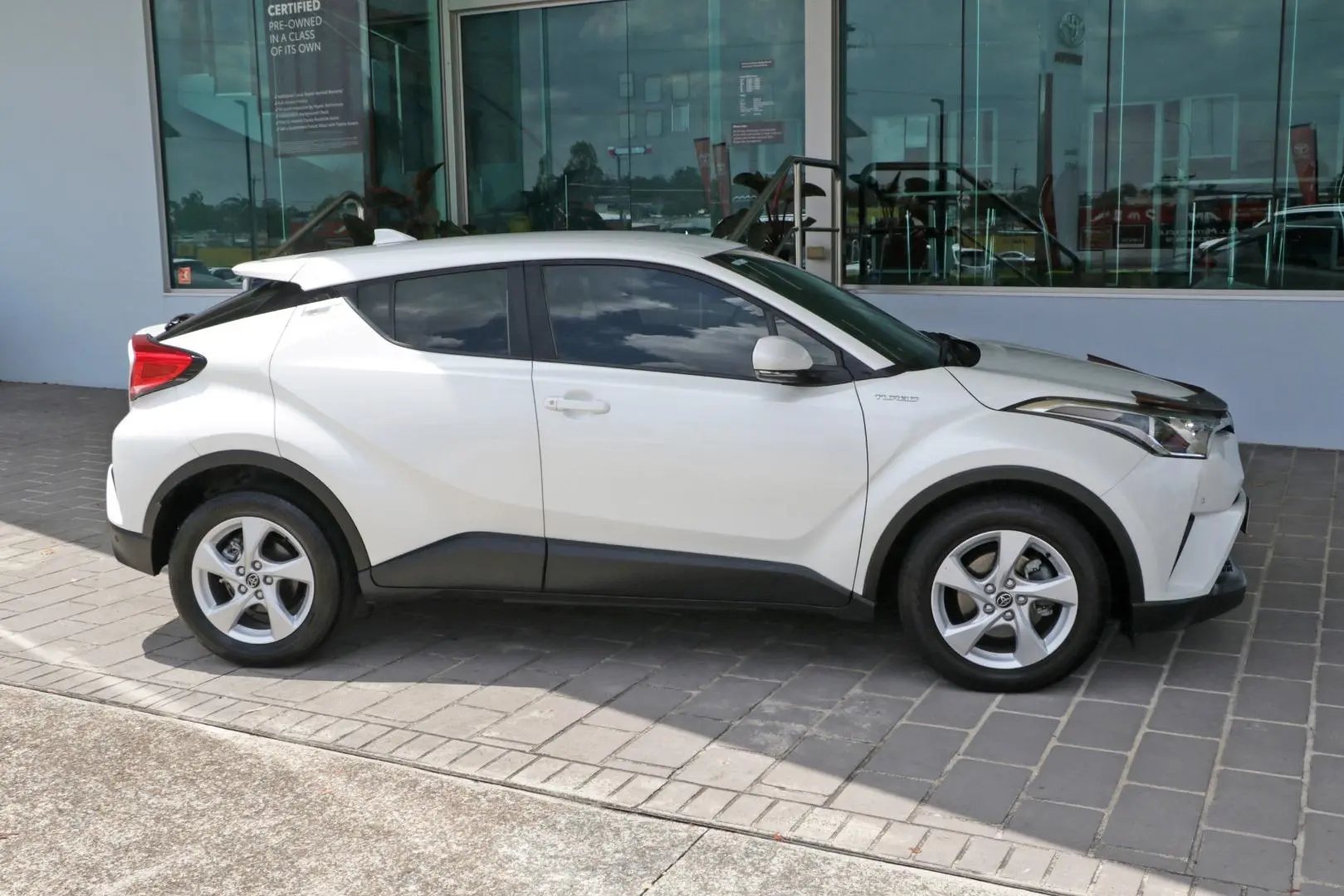 2018 Toyota C-HR Gallery Image 5