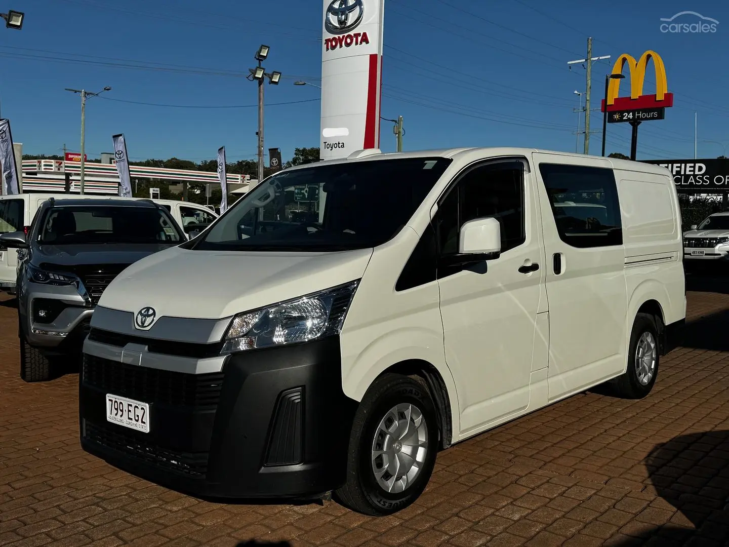 2022 Toyota Hiace Image 9