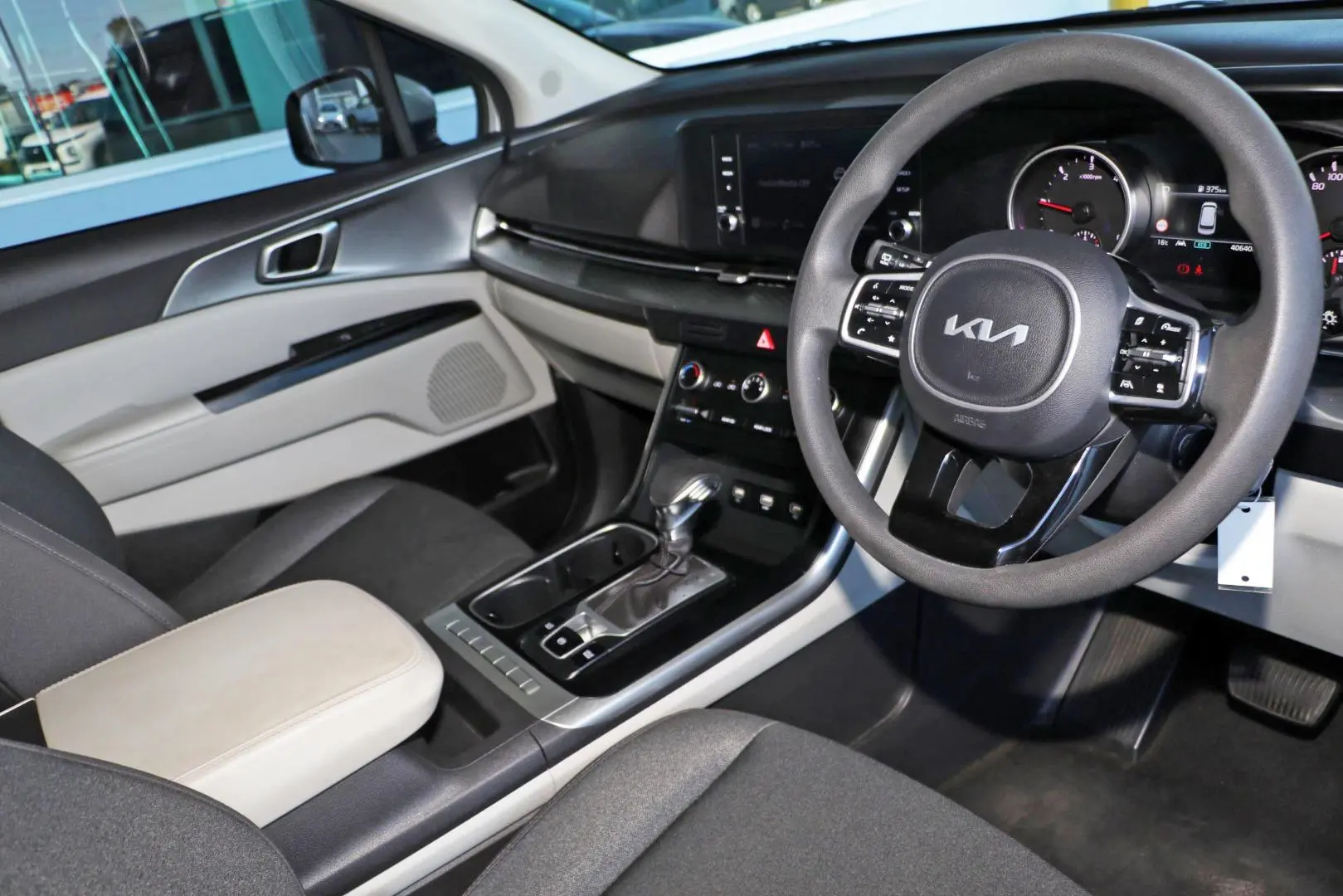 2022 Kia Carnival Gallery Image 6