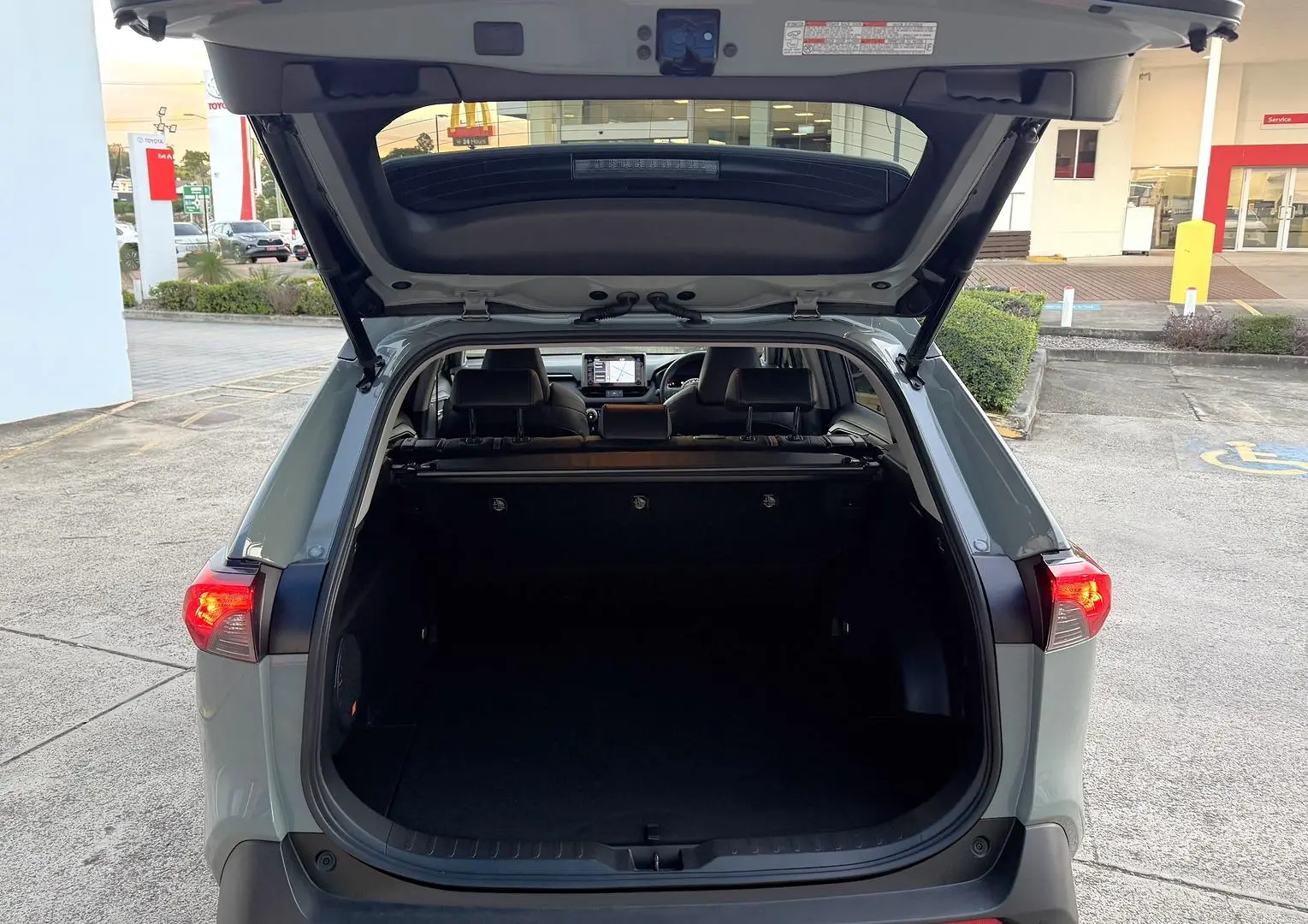 2020 Toyota RAV4 Gallery Image 15