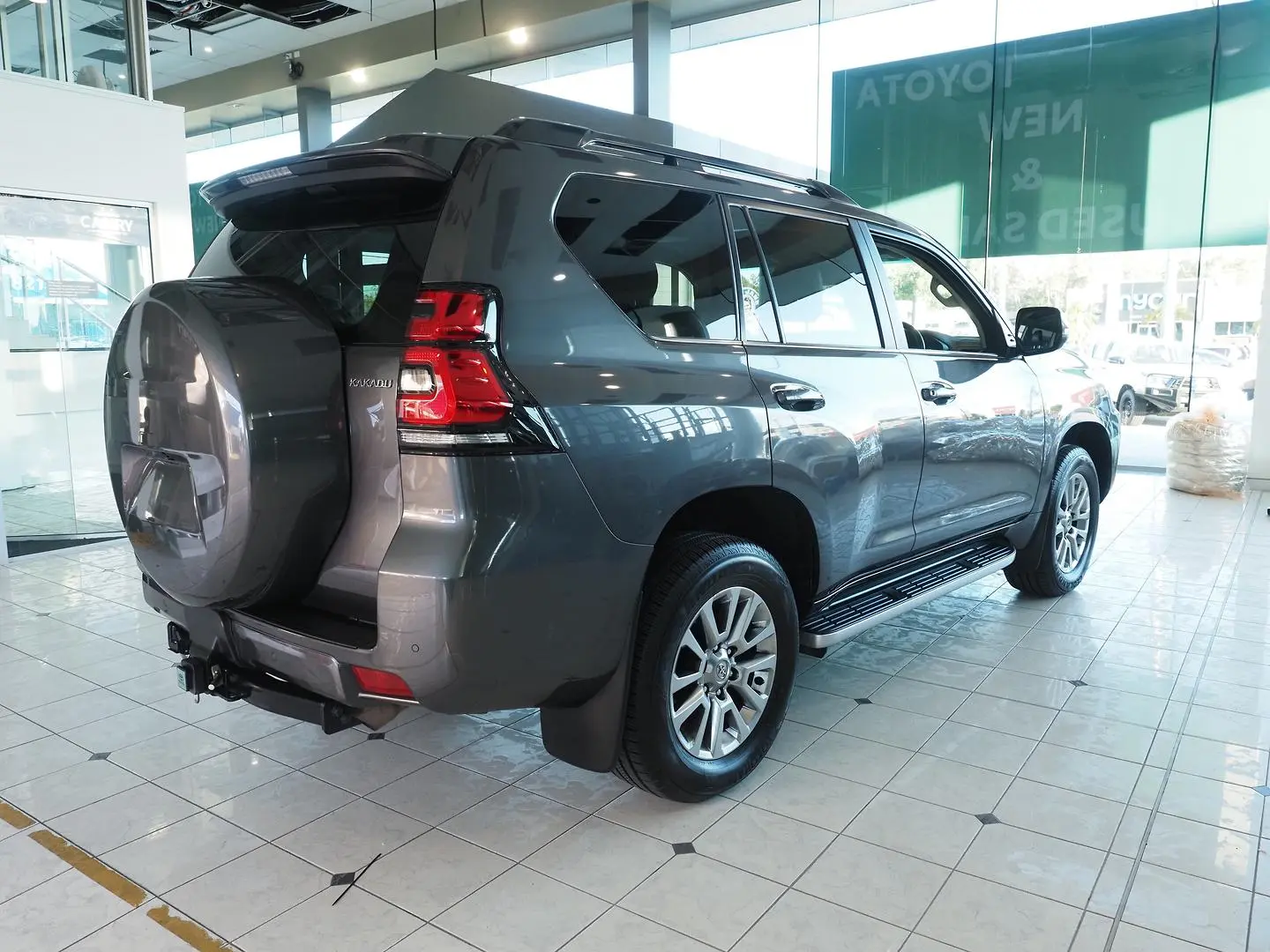 2021 Toyota Landcruiser Prado Gallery Image 8