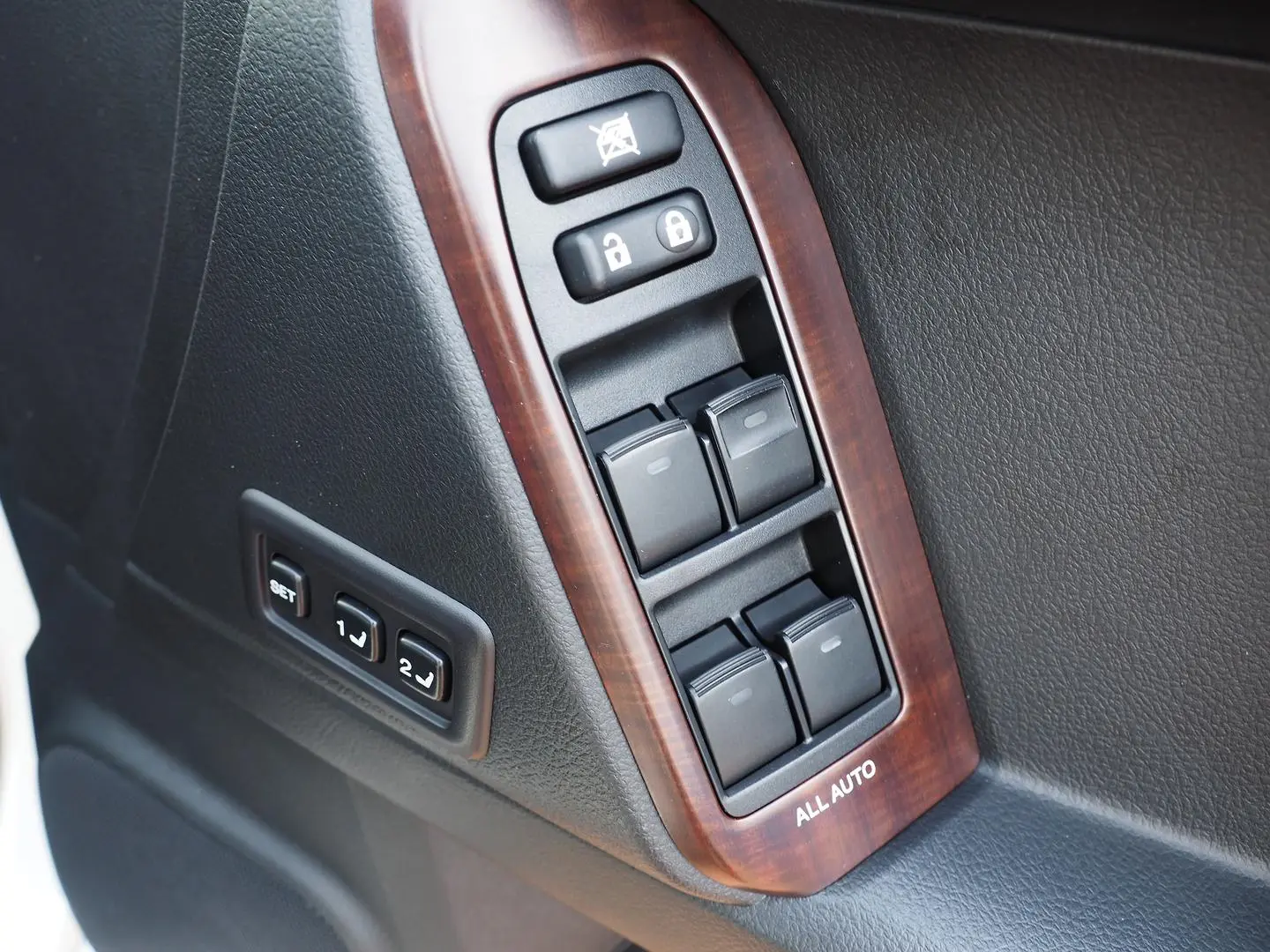 2015 Toyota Landcruiser Prado Gallery Image 23