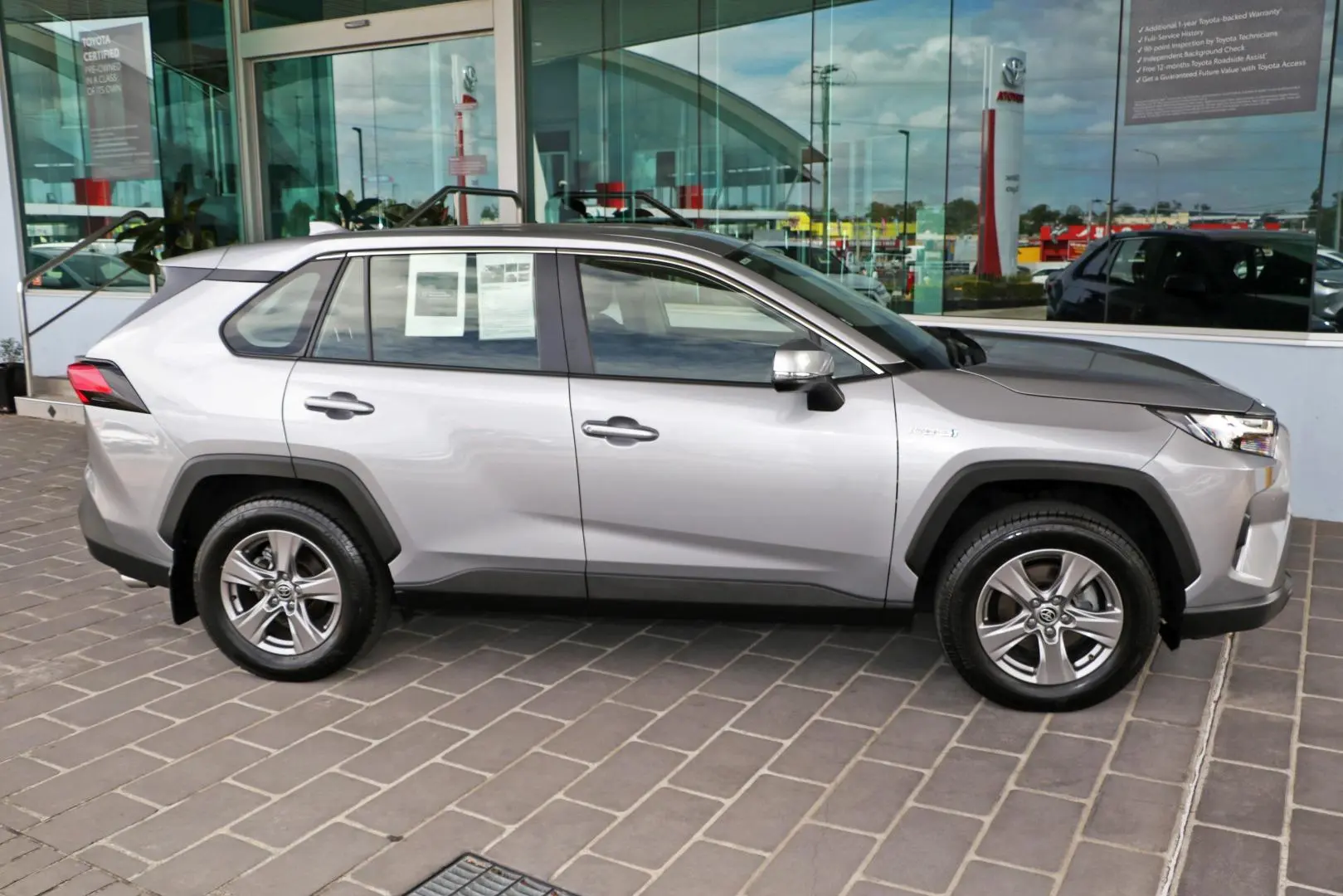 2024 Toyota RAV4 Gallery Image 4