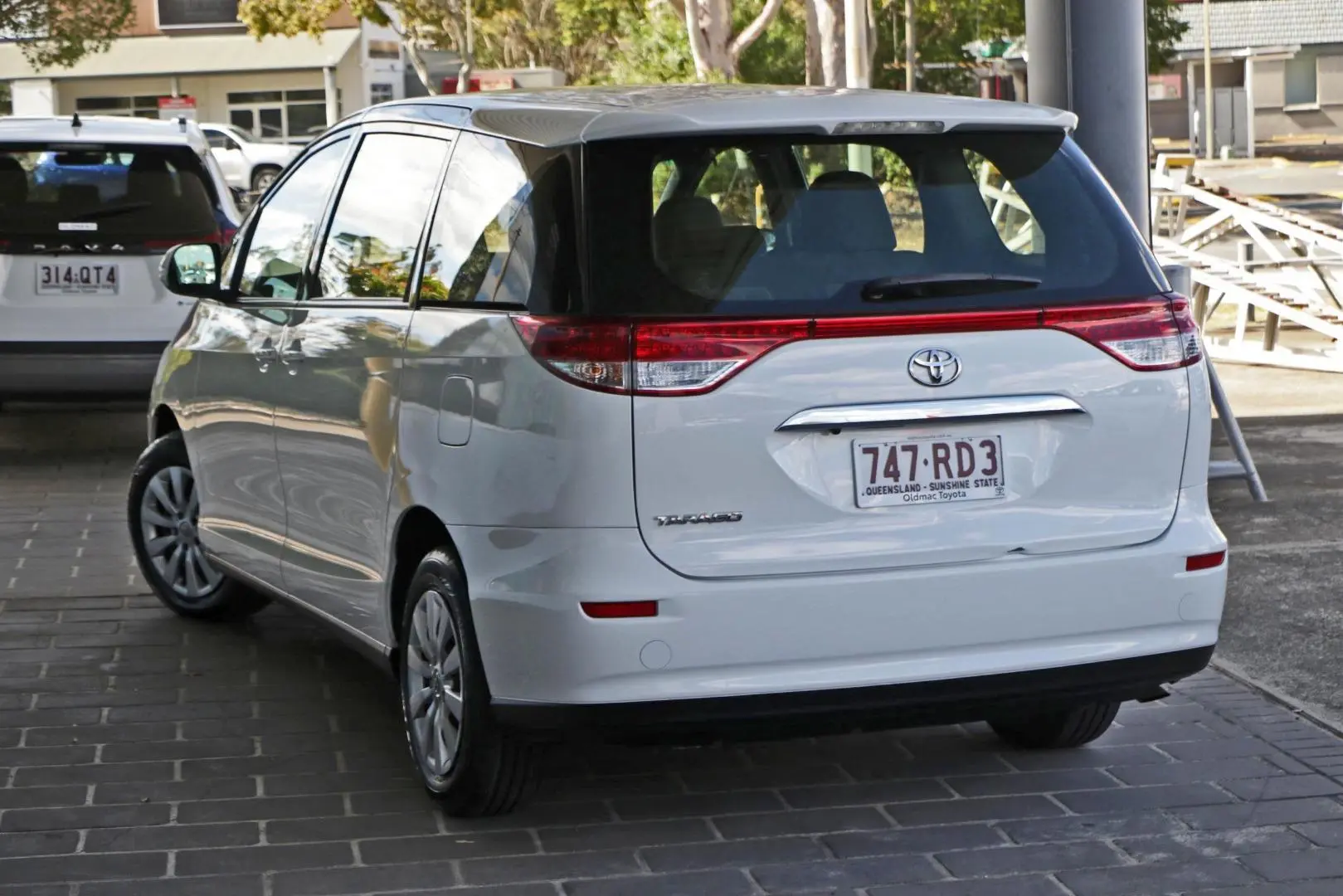 2018 Toyota Tarago Gallery Image 2