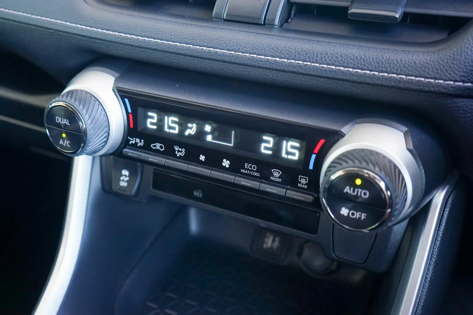 2025 Toyota RAV4 Gallery Image 17