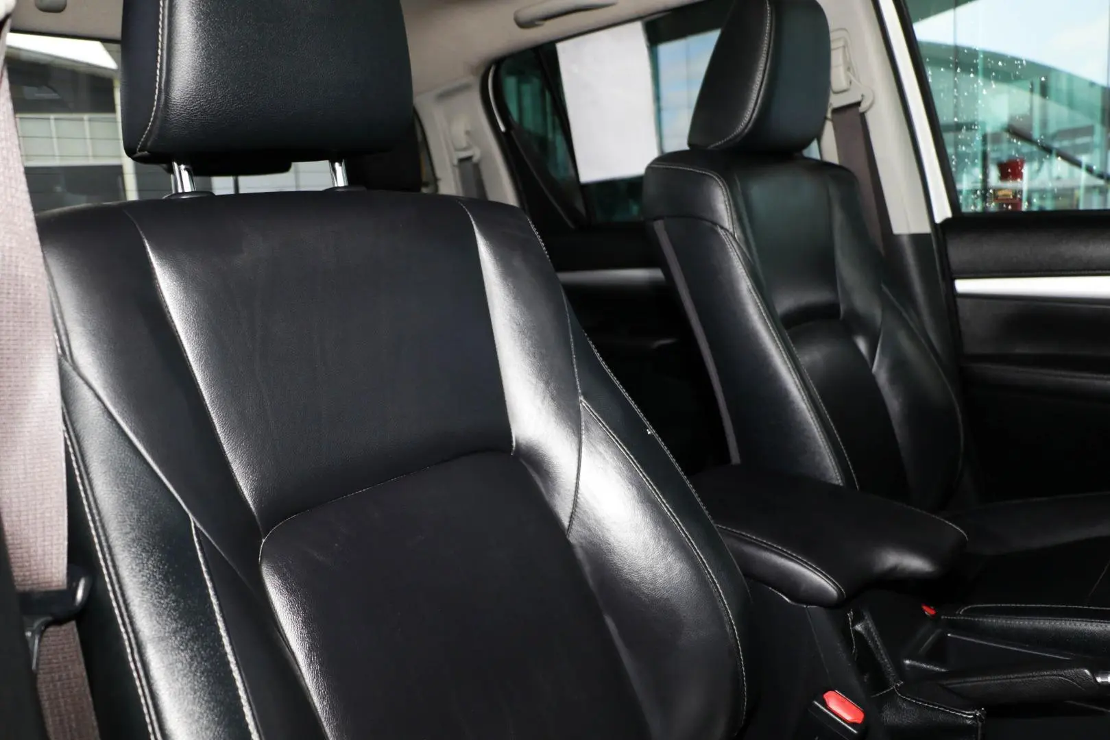 2016 Toyota Hilux Gallery Image 8