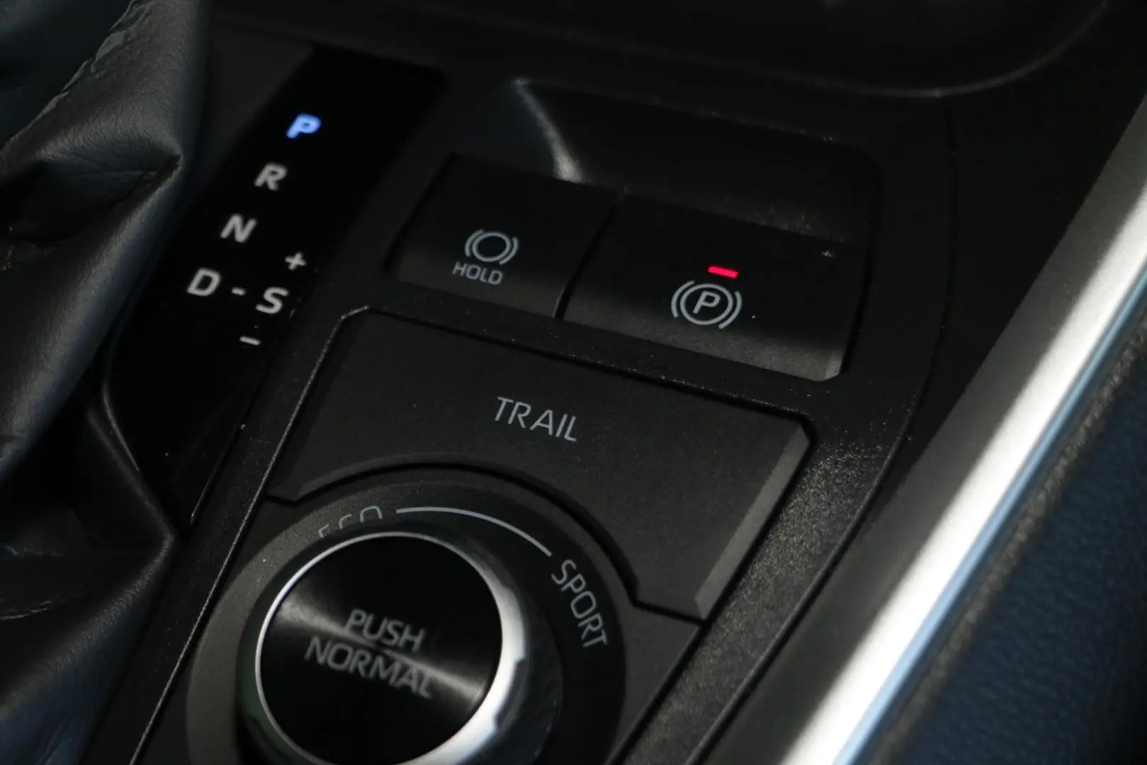 2025 Toyota RAV4 Gallery Image 18