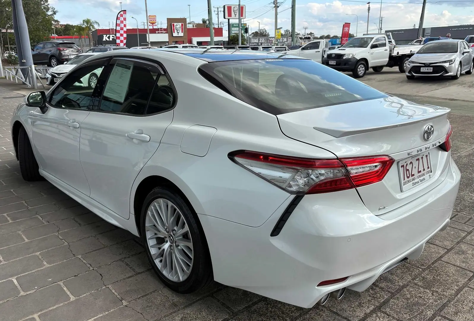 2019 Toyota Camry Gallery Image 4