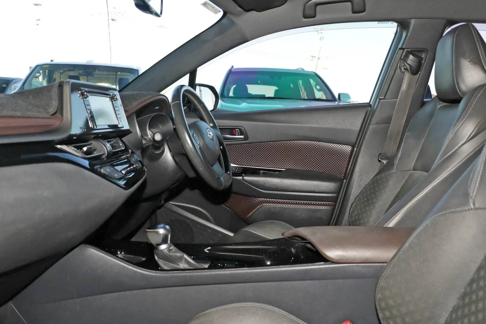 2019 Toyota C-HR Gallery Image 8