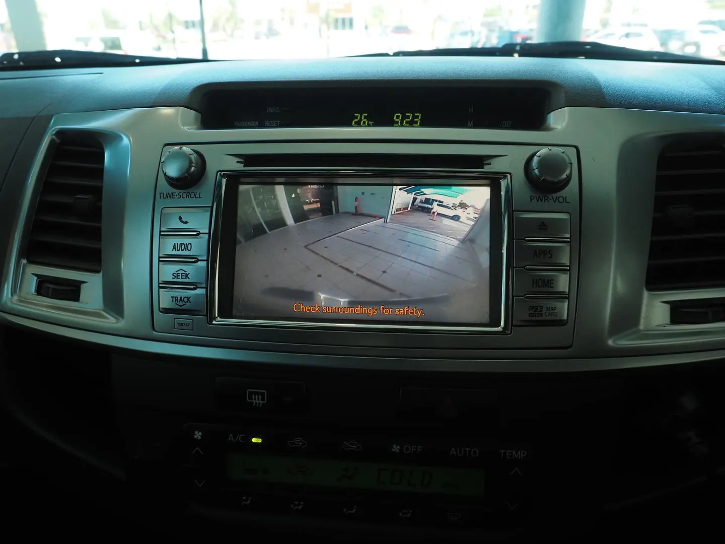 2015 Toyota Hilux Gallery Image 33