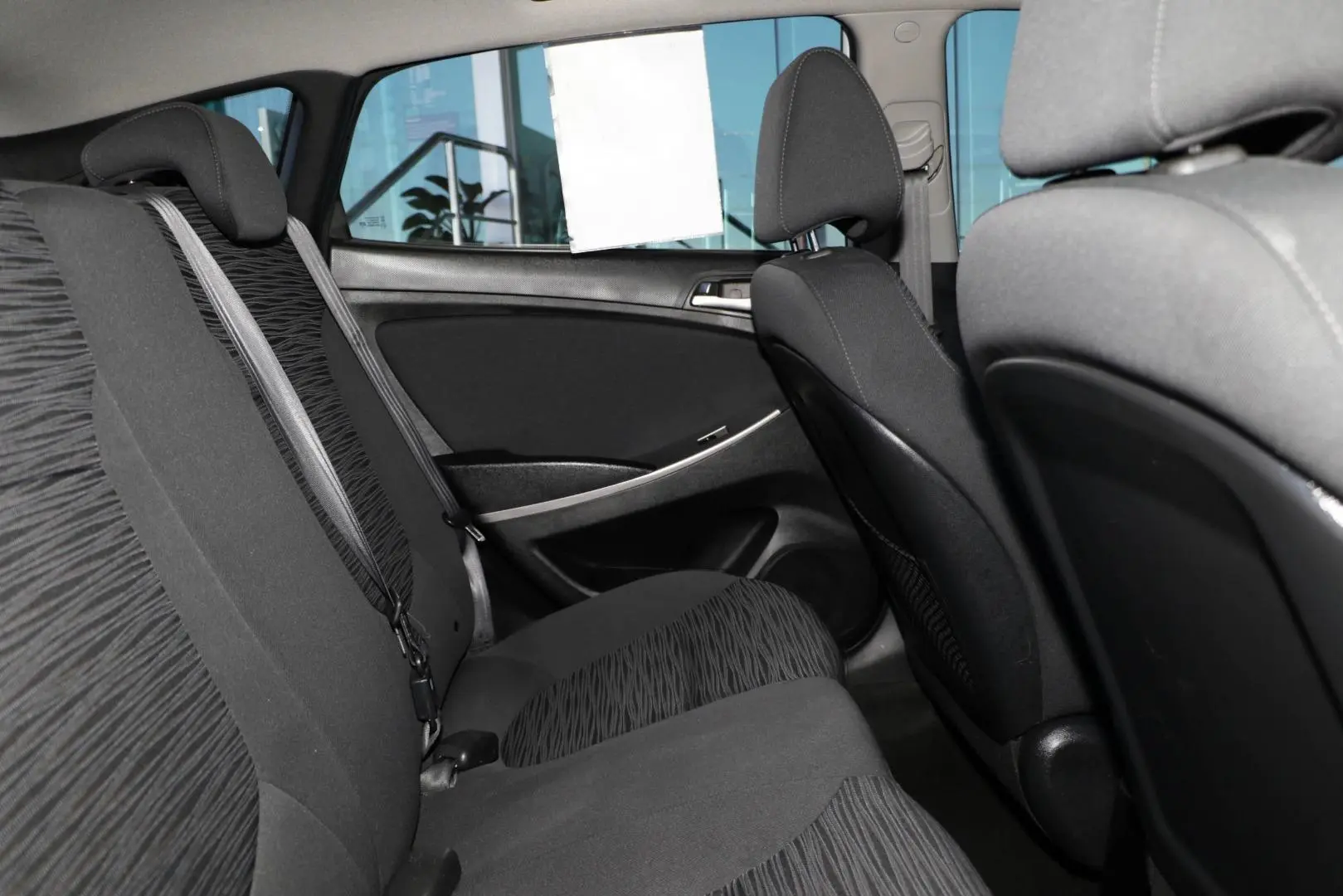 2017 Hyundai Accent Gallery Image 9