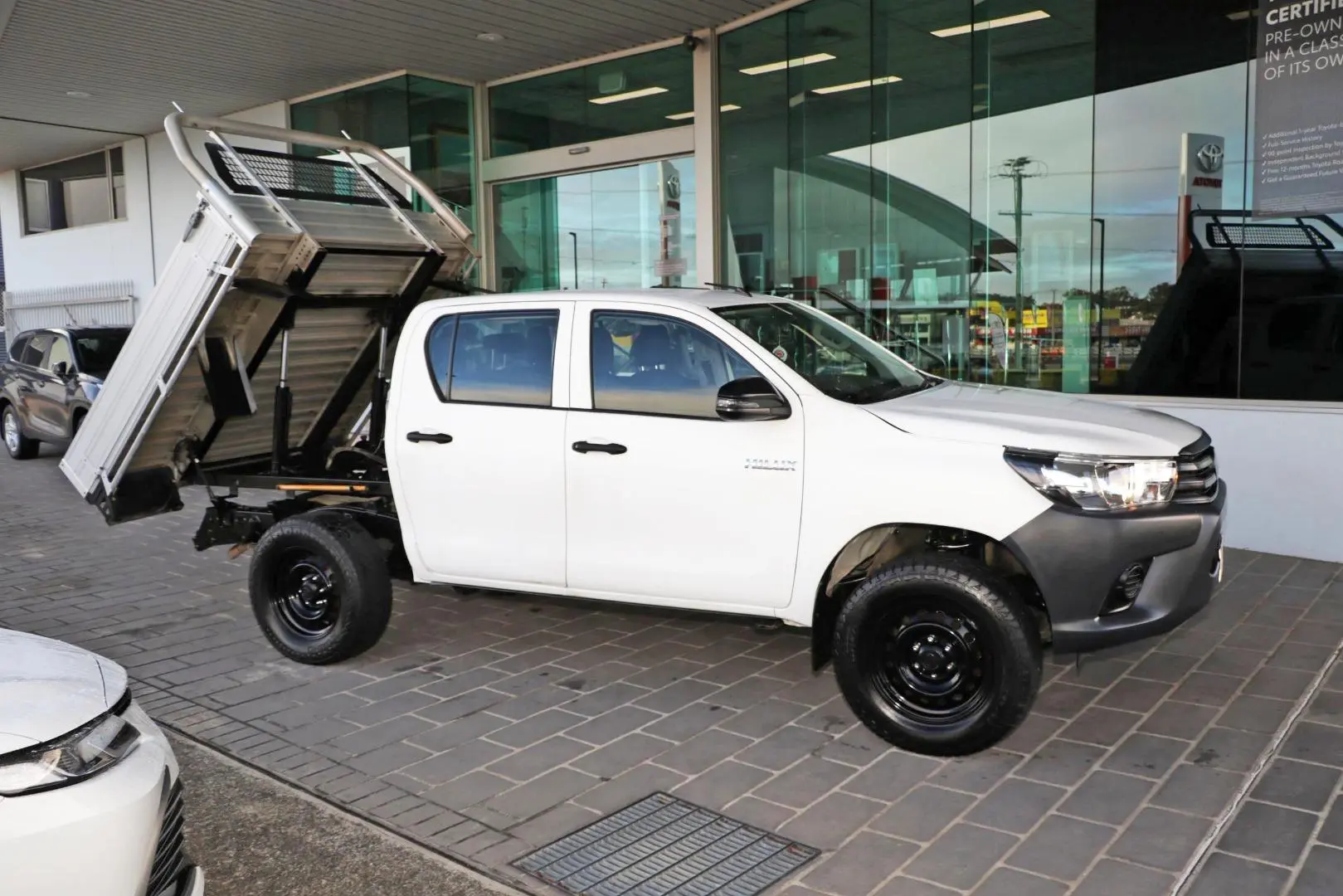 2019 Toyota Hilux Gallery Image 6