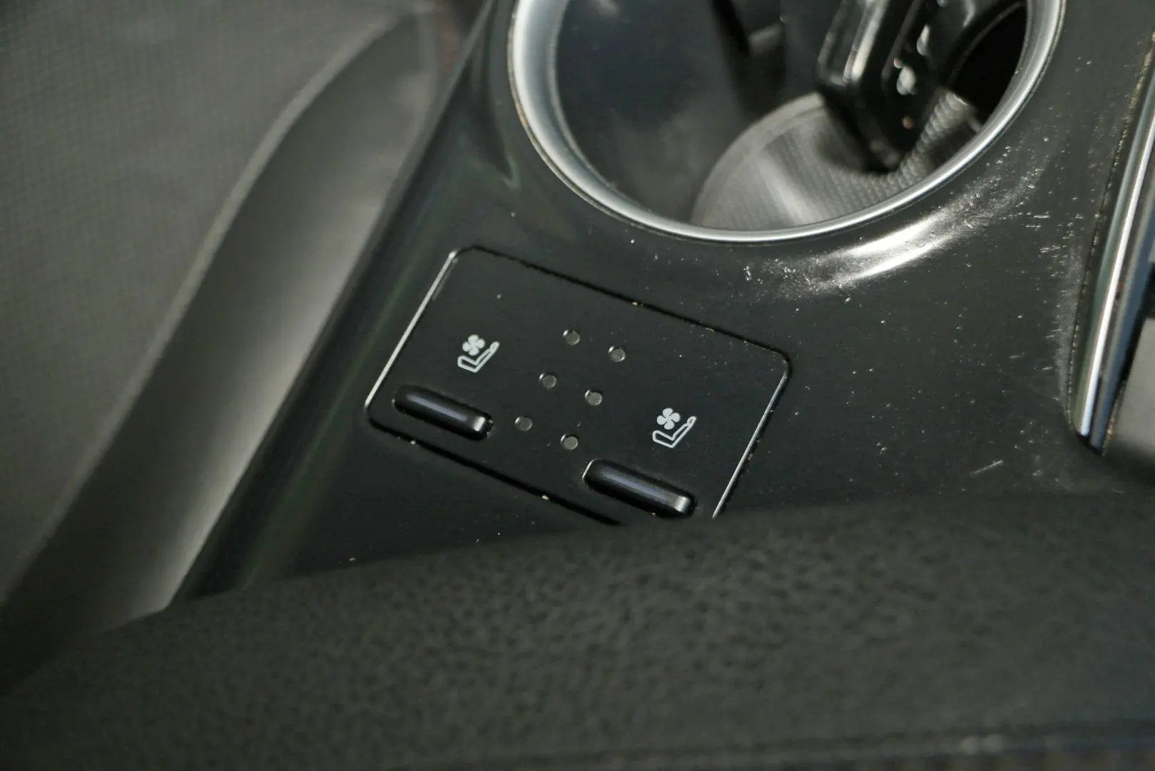 2019 Toyota Camry Gallery Image 17