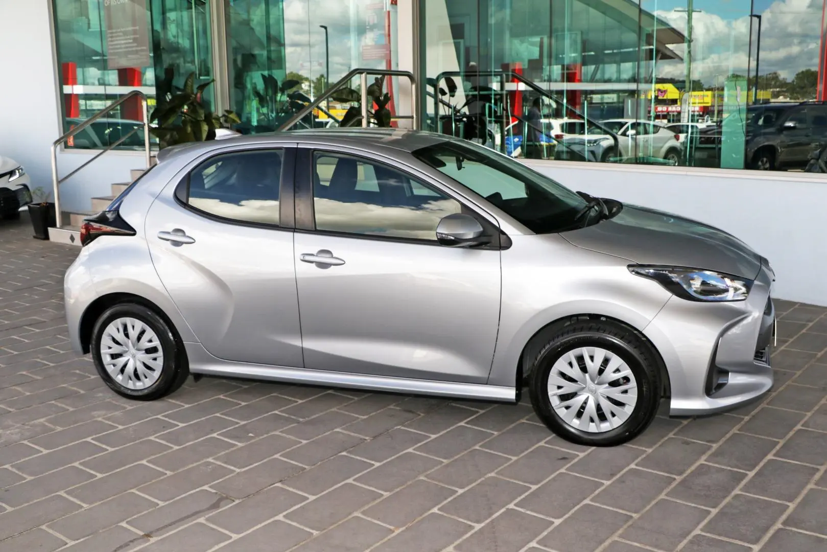2022 Toyota Yaris Gallery Image 5
