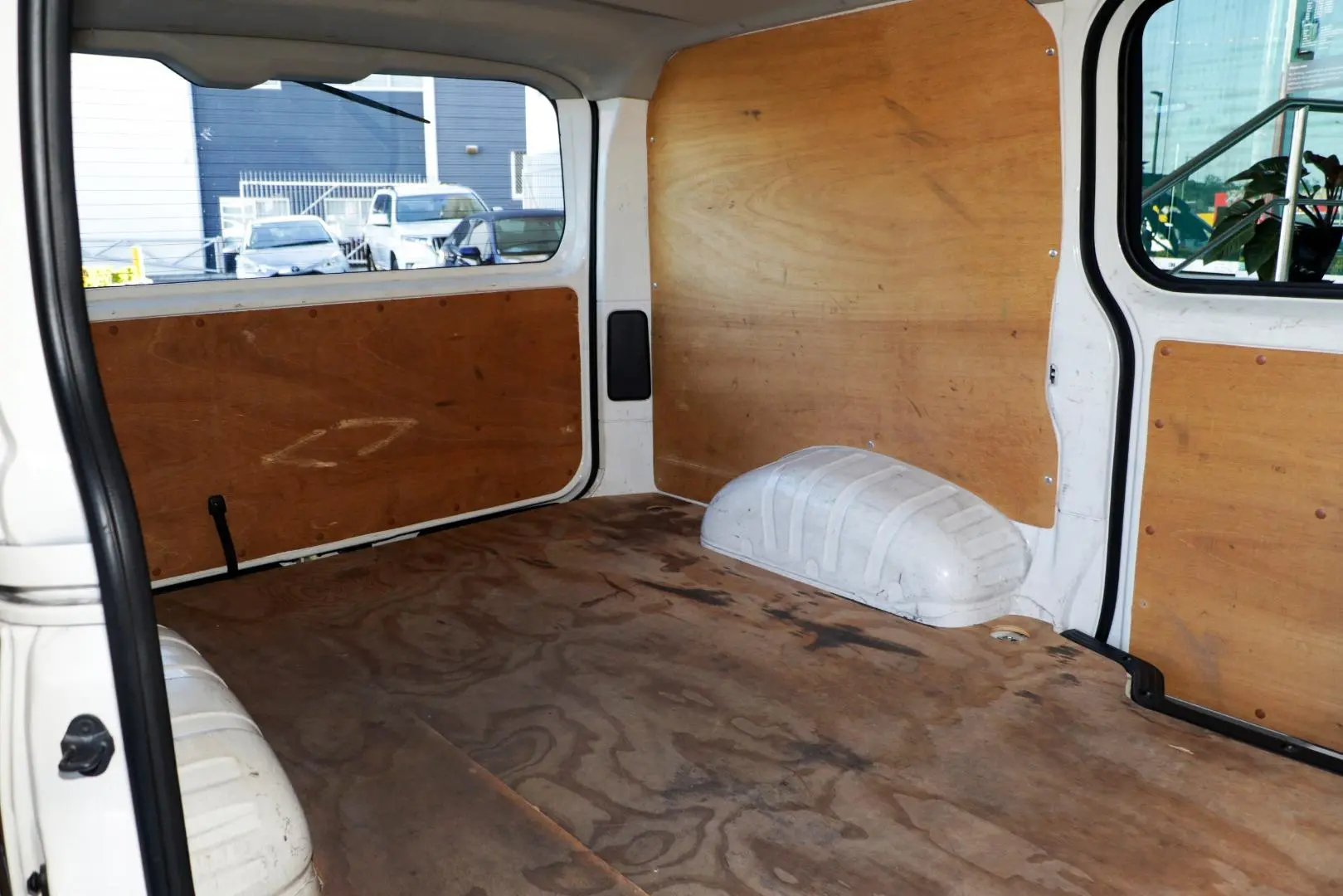 2022 Toyota Hiace Gallery Image 18