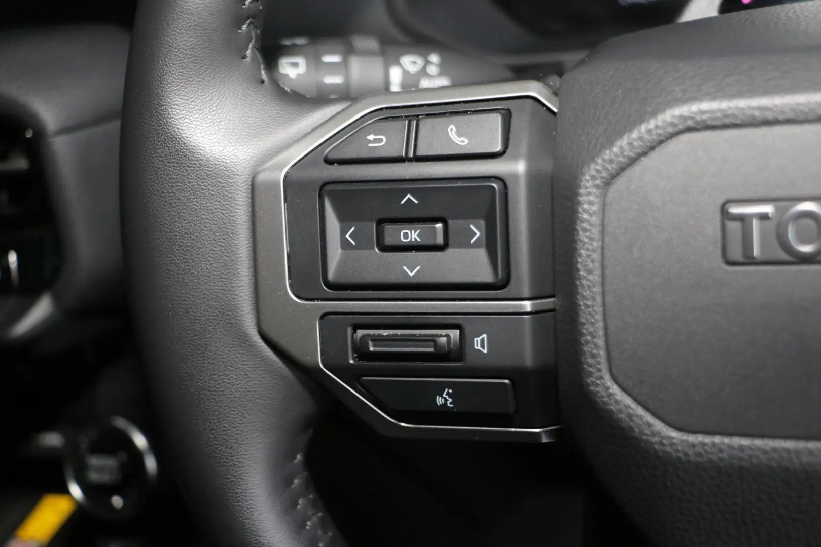 2025 Toyota Landcruiser Prado Gallery Image 18
